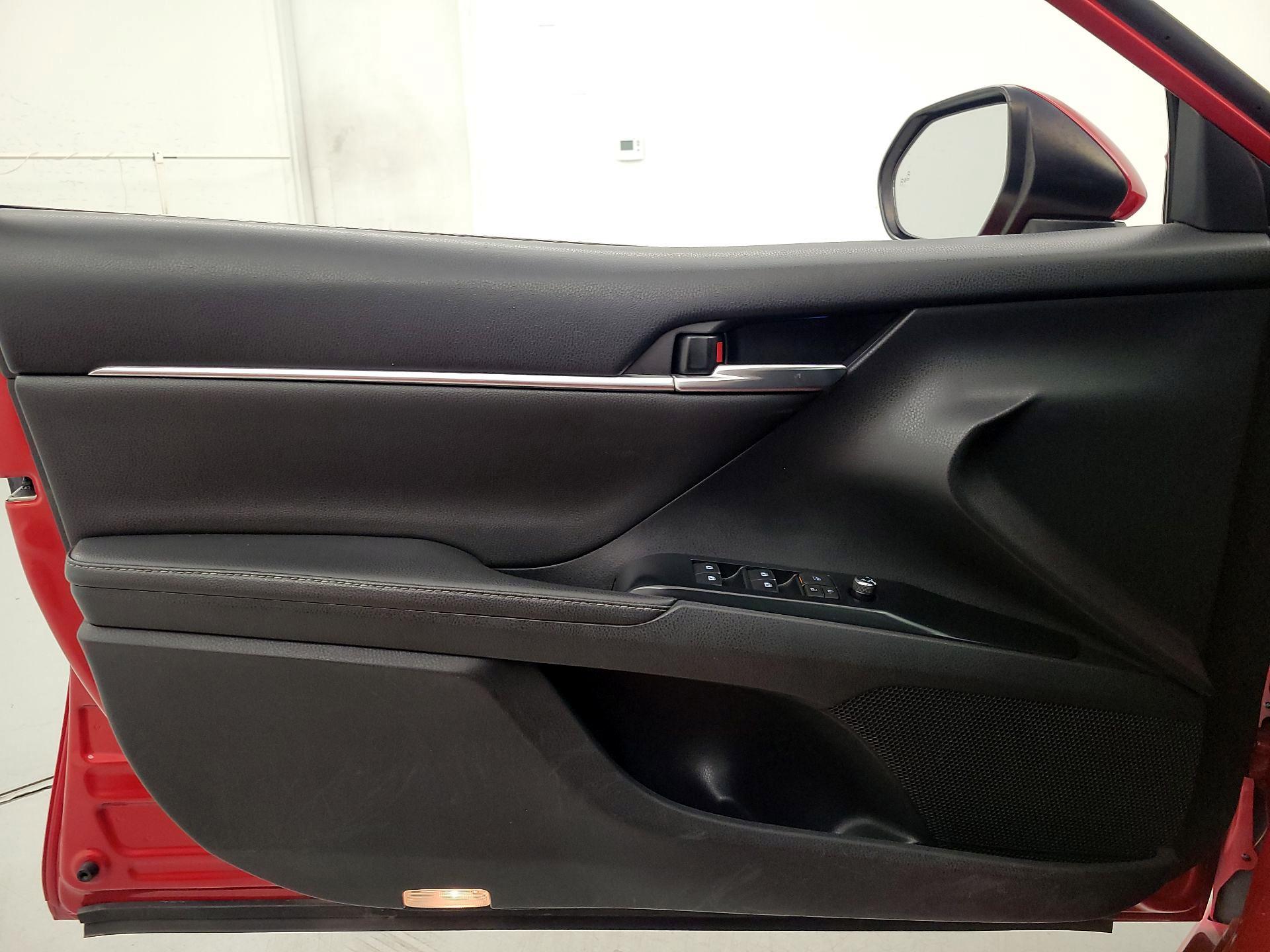 Thumbnail: 2019 Toyota Camry - 12