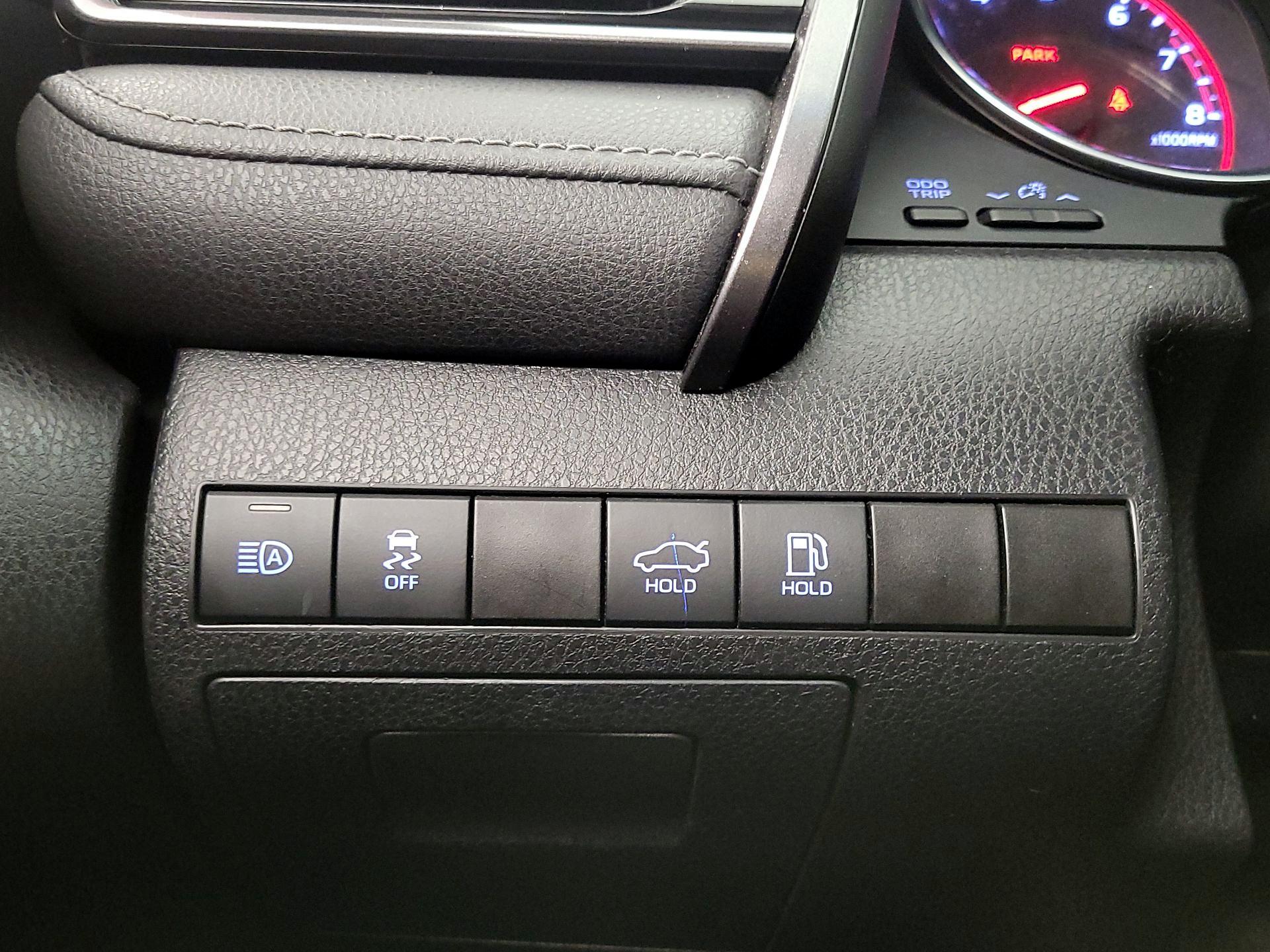 Thumbnail: 2019 Toyota Camry - 13