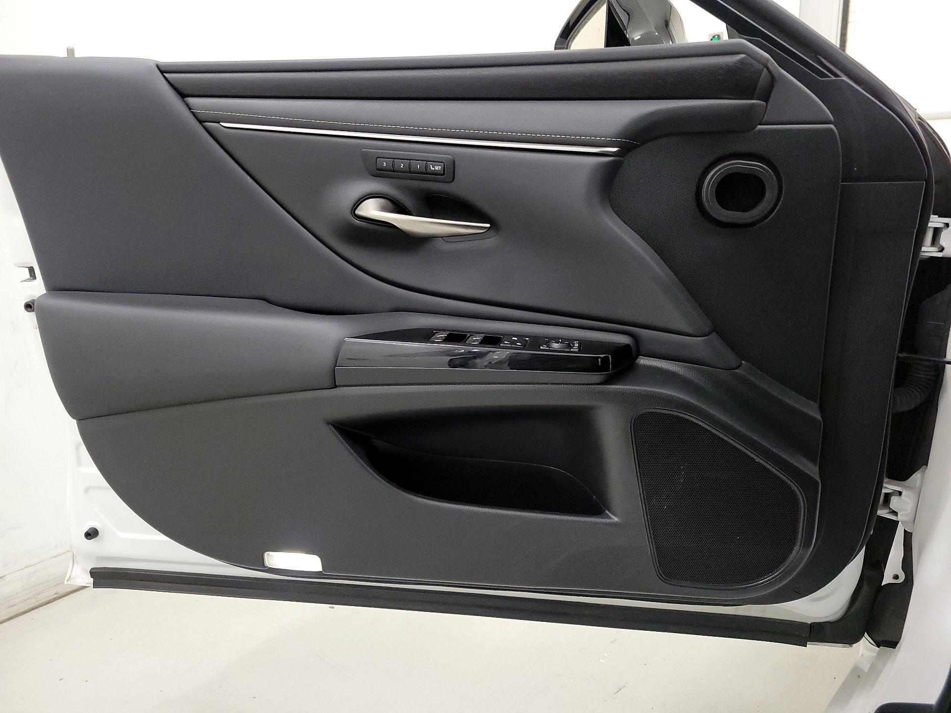 Thumbnail: 2023 Lexus ES - 12