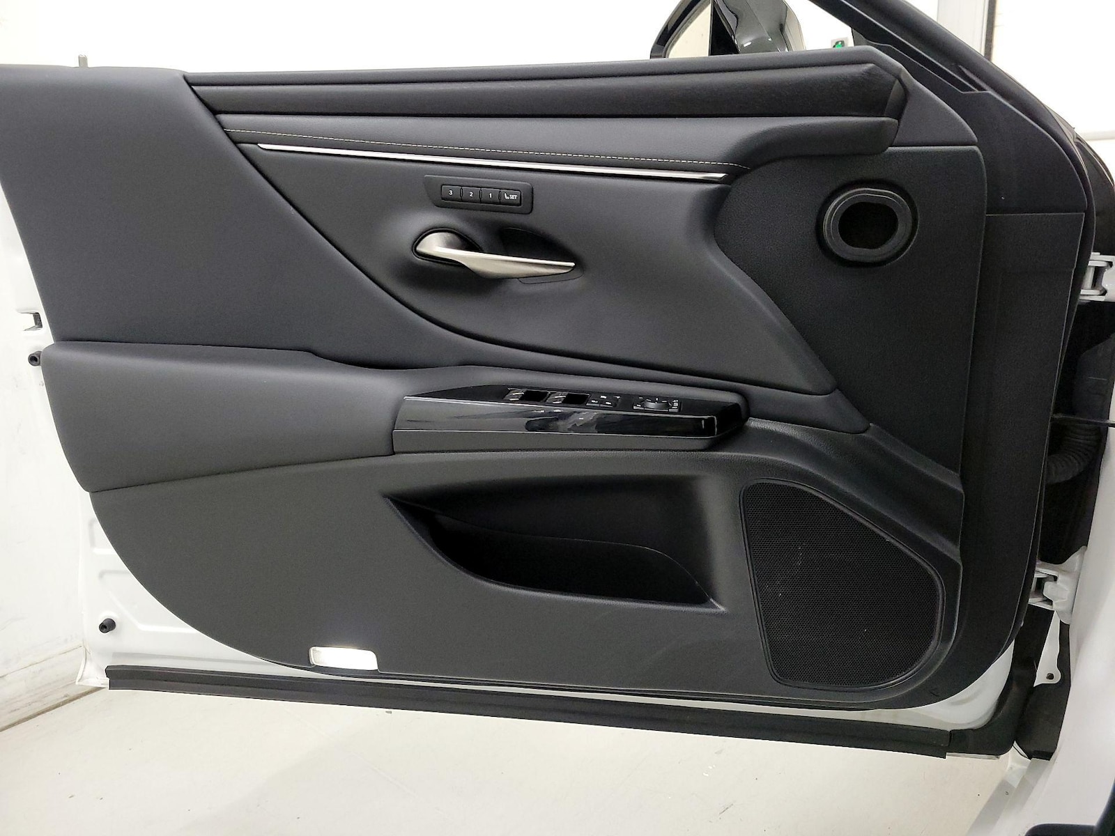 2023 Lexus ES Hybrid 300h - Photo 13