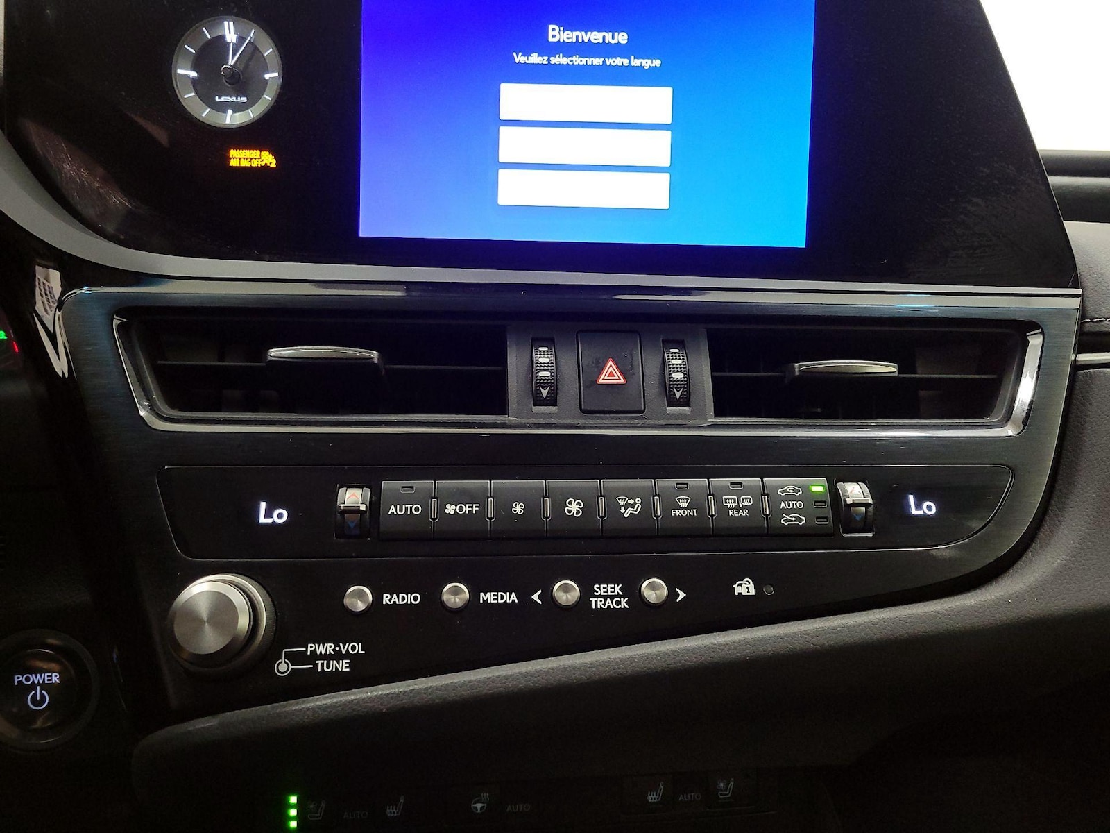 2023 Lexus ES Hybrid 300h - Photo 17