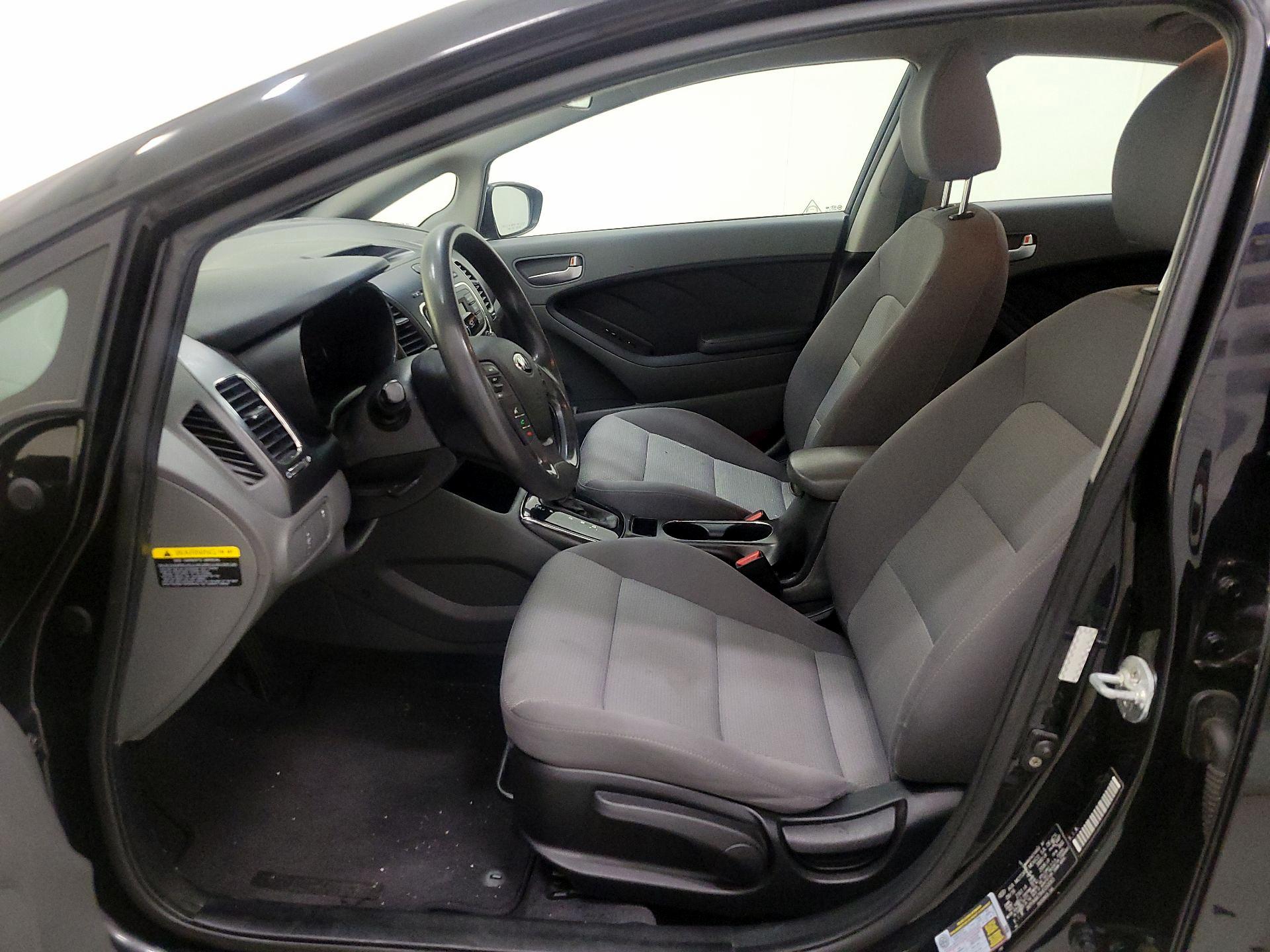 Thumbnail: 2017 Kia Forte - 11