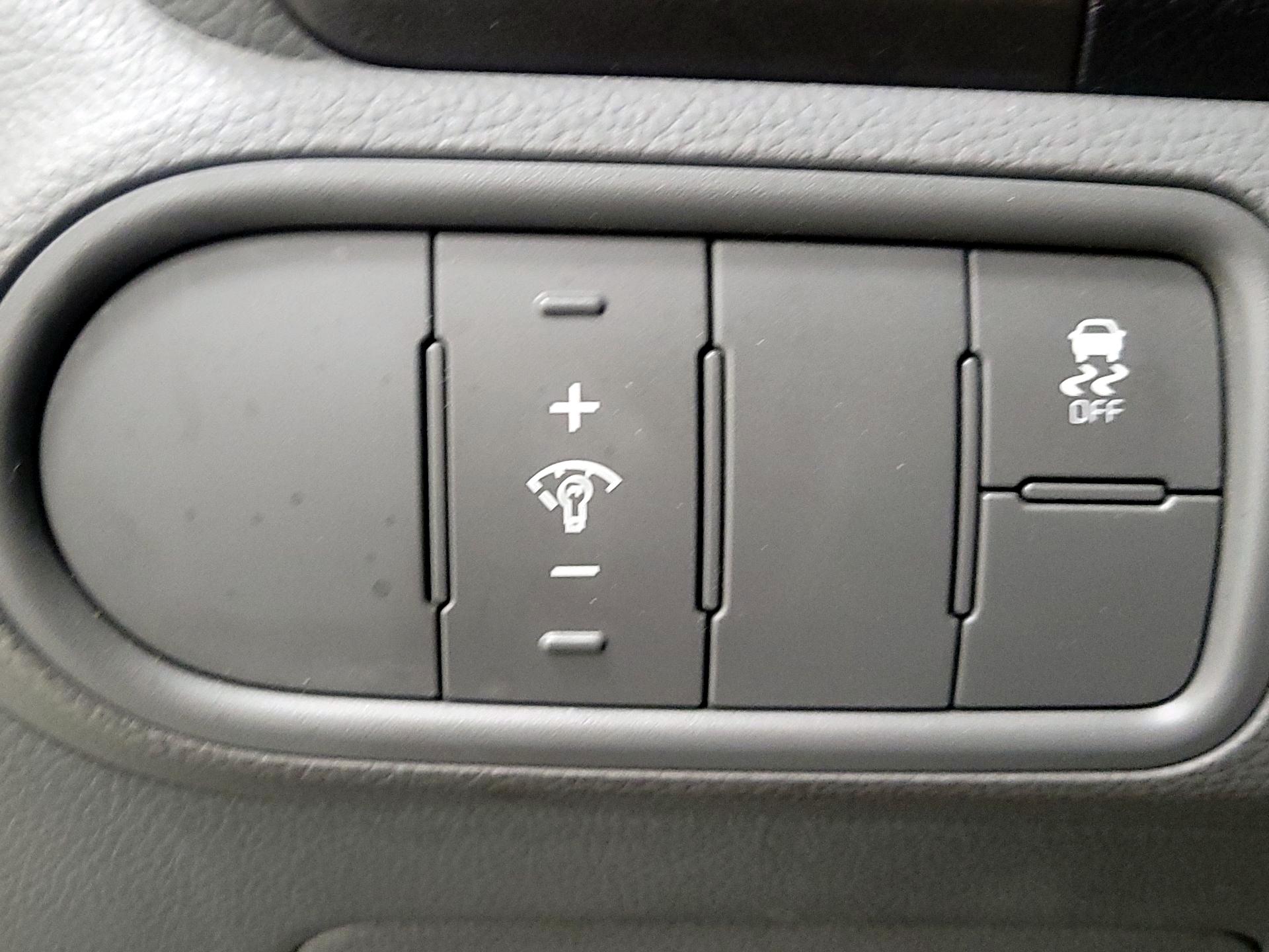 Thumbnail: 2017 Kia Forte - 13