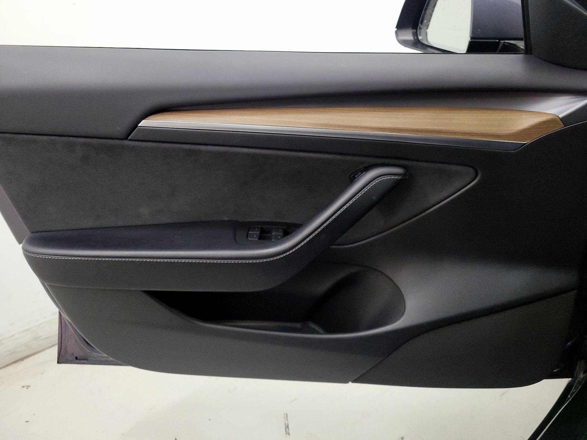 Thumbnail: 2021 Tesla Model 3 - 12