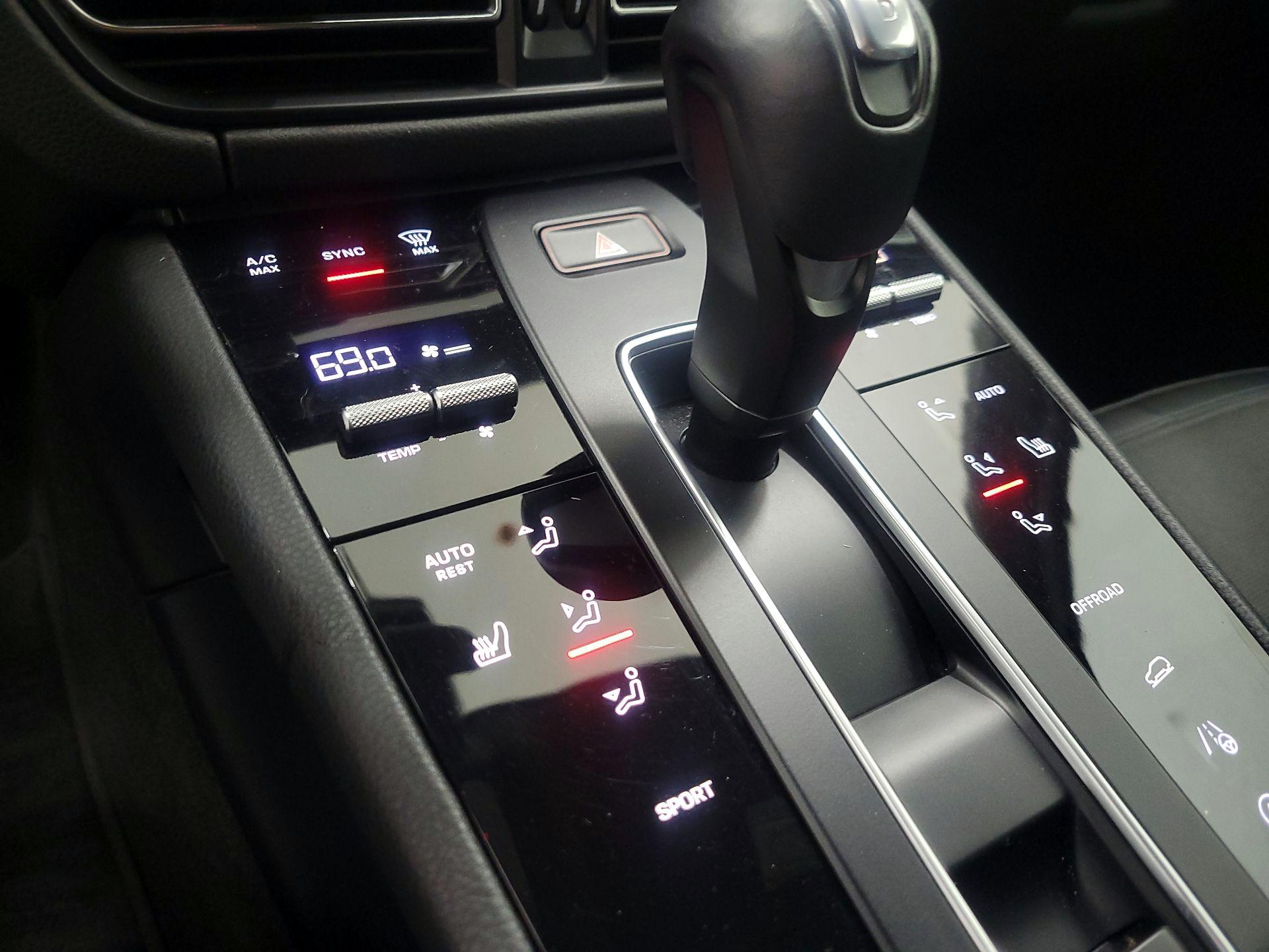 Thumbnail: 2023 Porsche Macan - 16