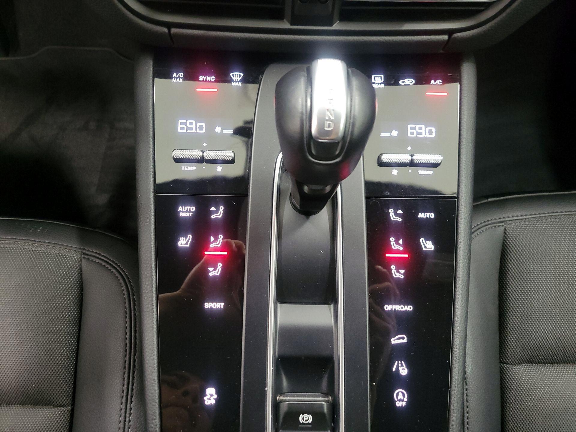 Thumbnail: 2023 Porsche Macan - 17