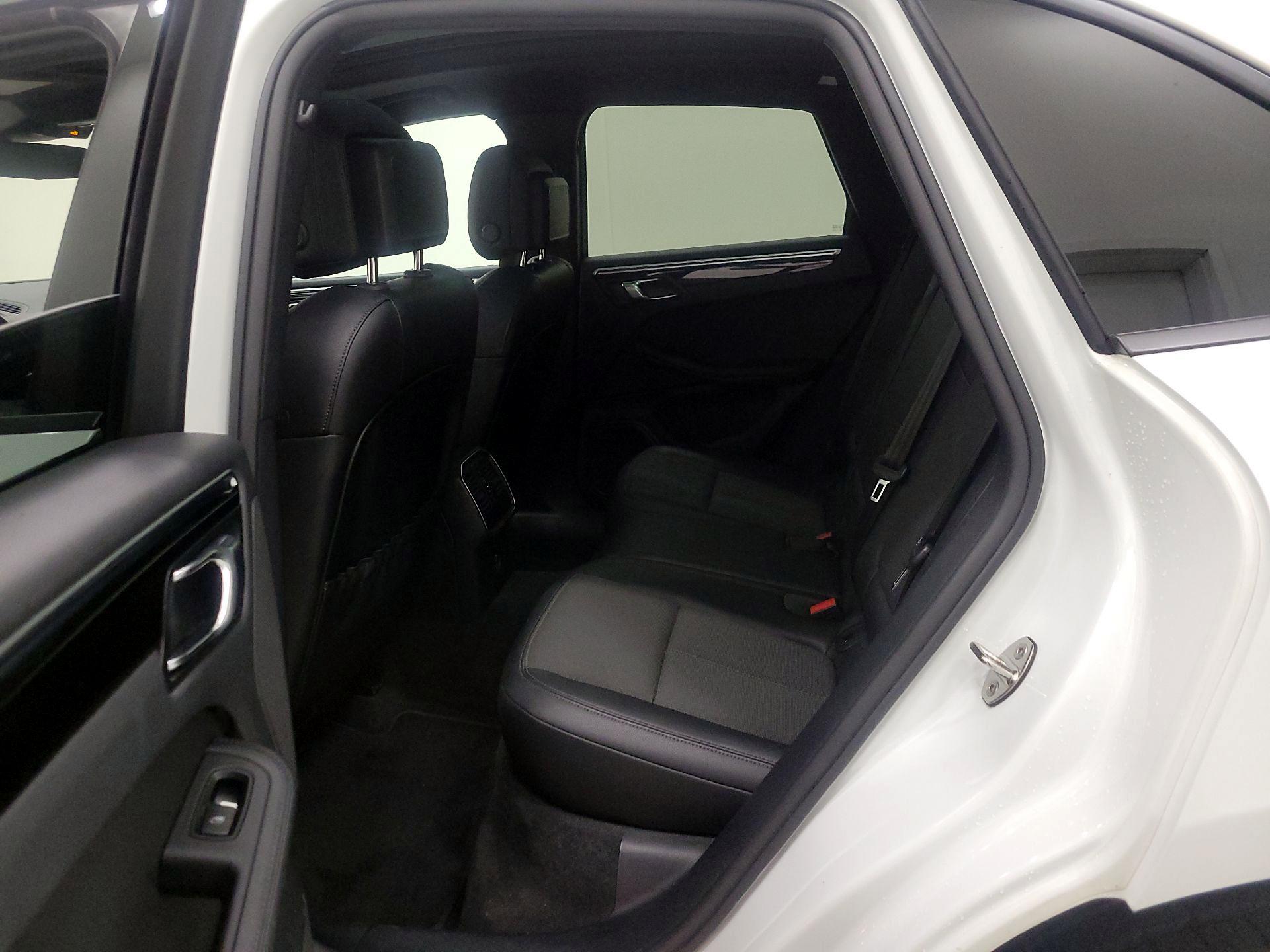 Thumbnail: 2023 Porsche Macan - 20