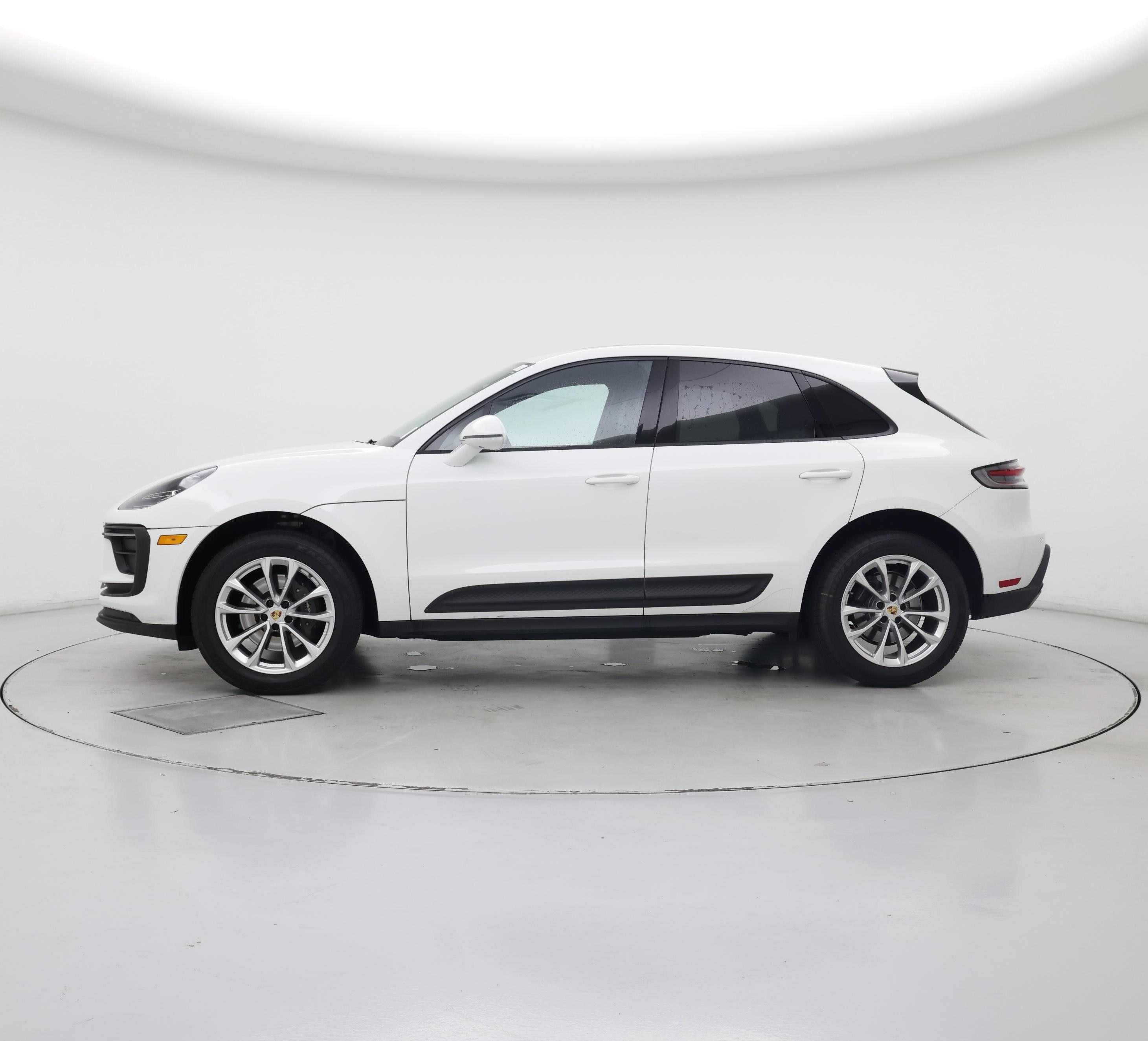 Thumbnail: 2023 Porsche Macan - 3