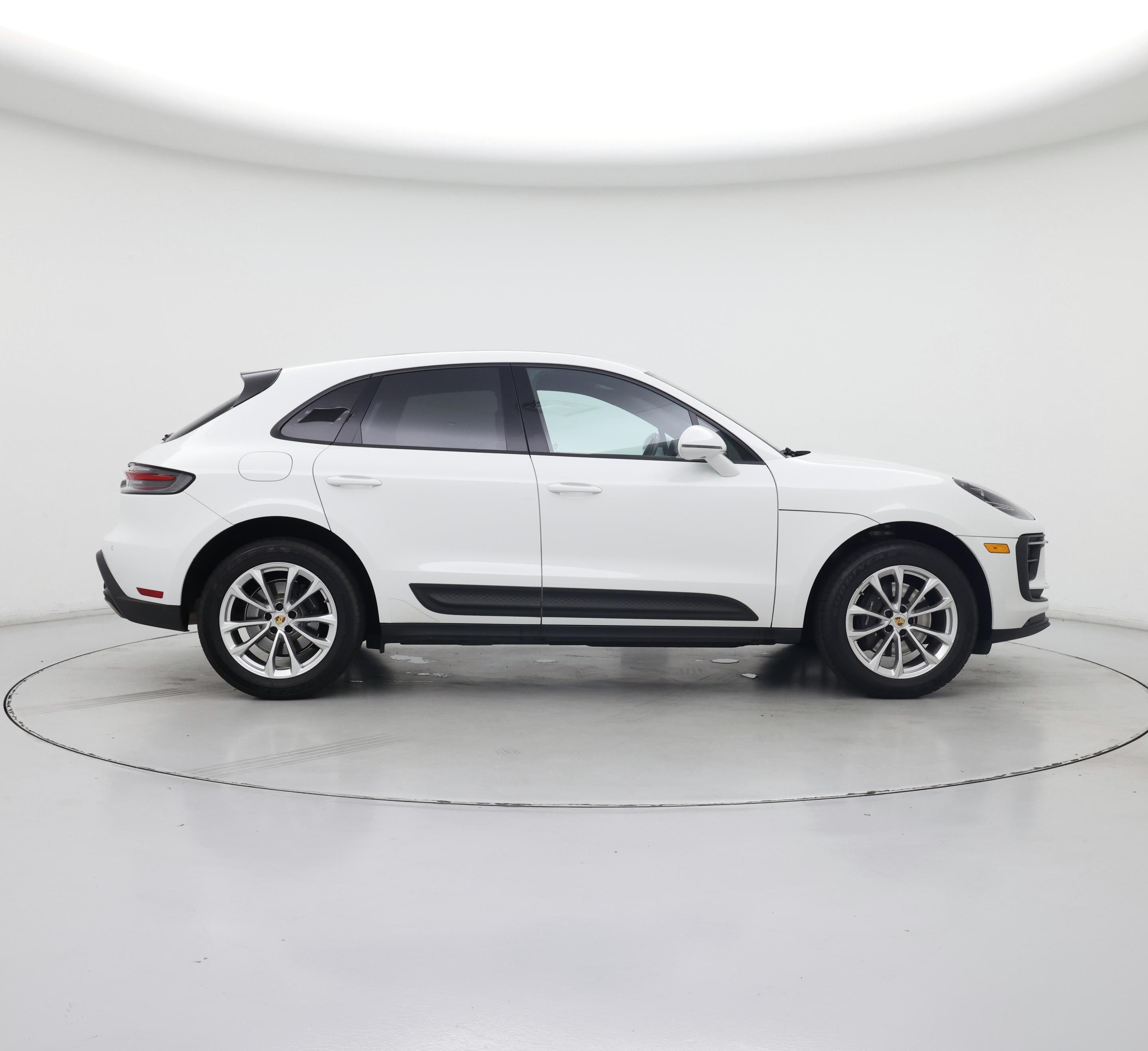 Thumbnail: 2023 Porsche Macan - 7