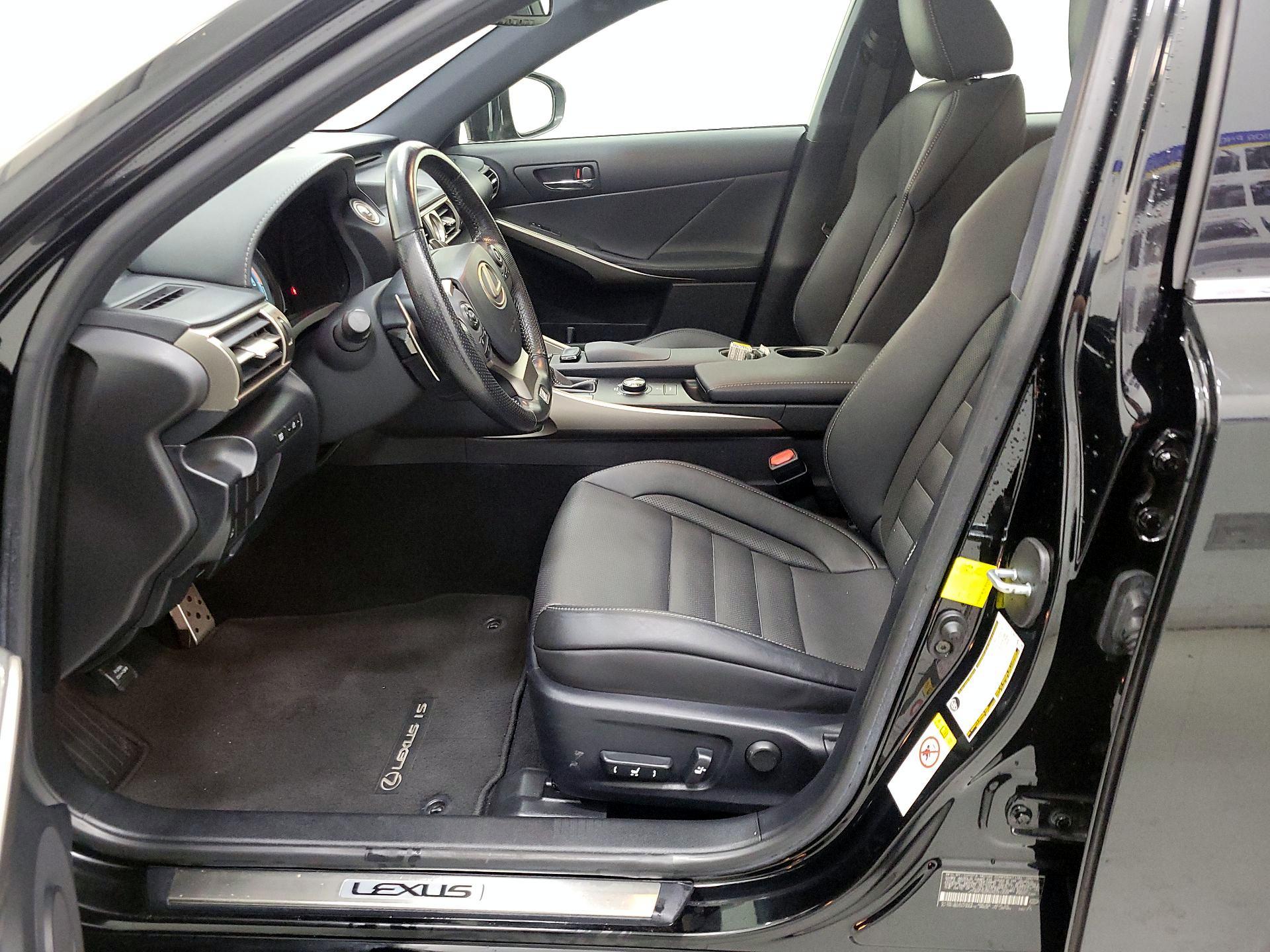 Thumbnail: 2016 Lexus IS - 11