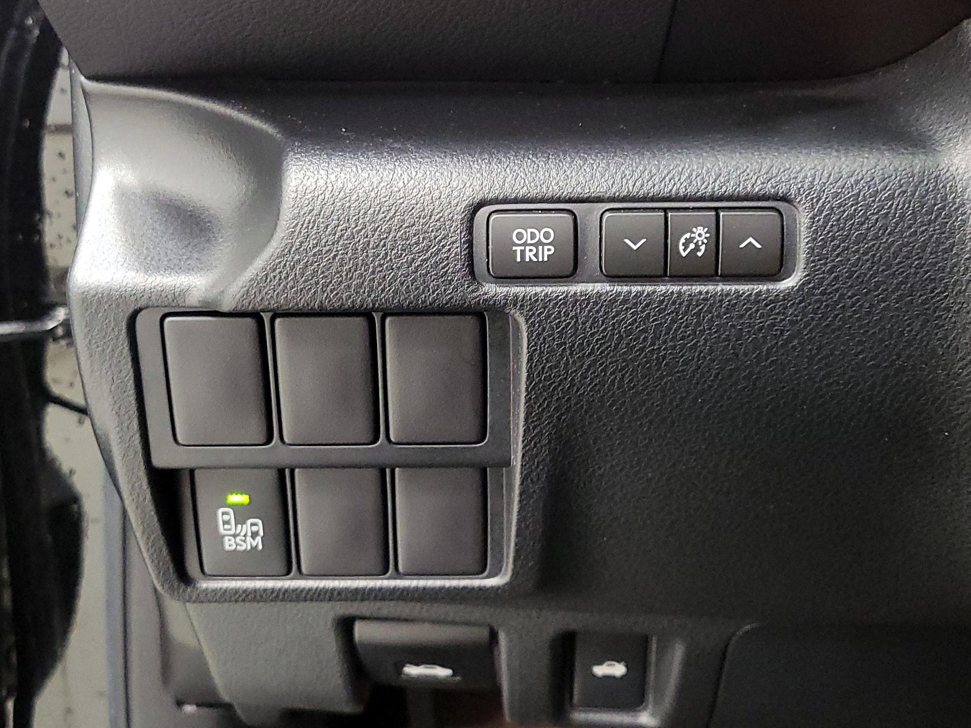 Thumbnail: 2016 Lexus IS - 13