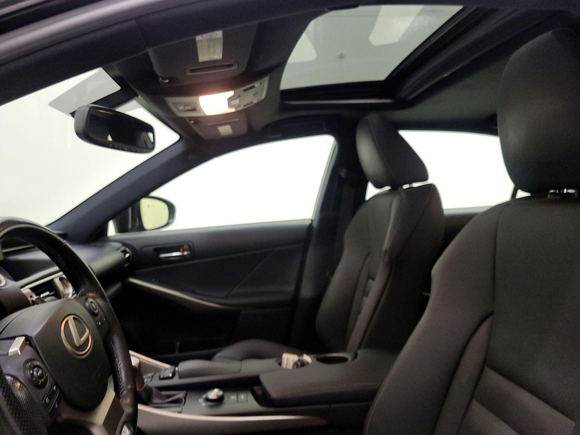 Thumbnail: 2016 Lexus IS - 20