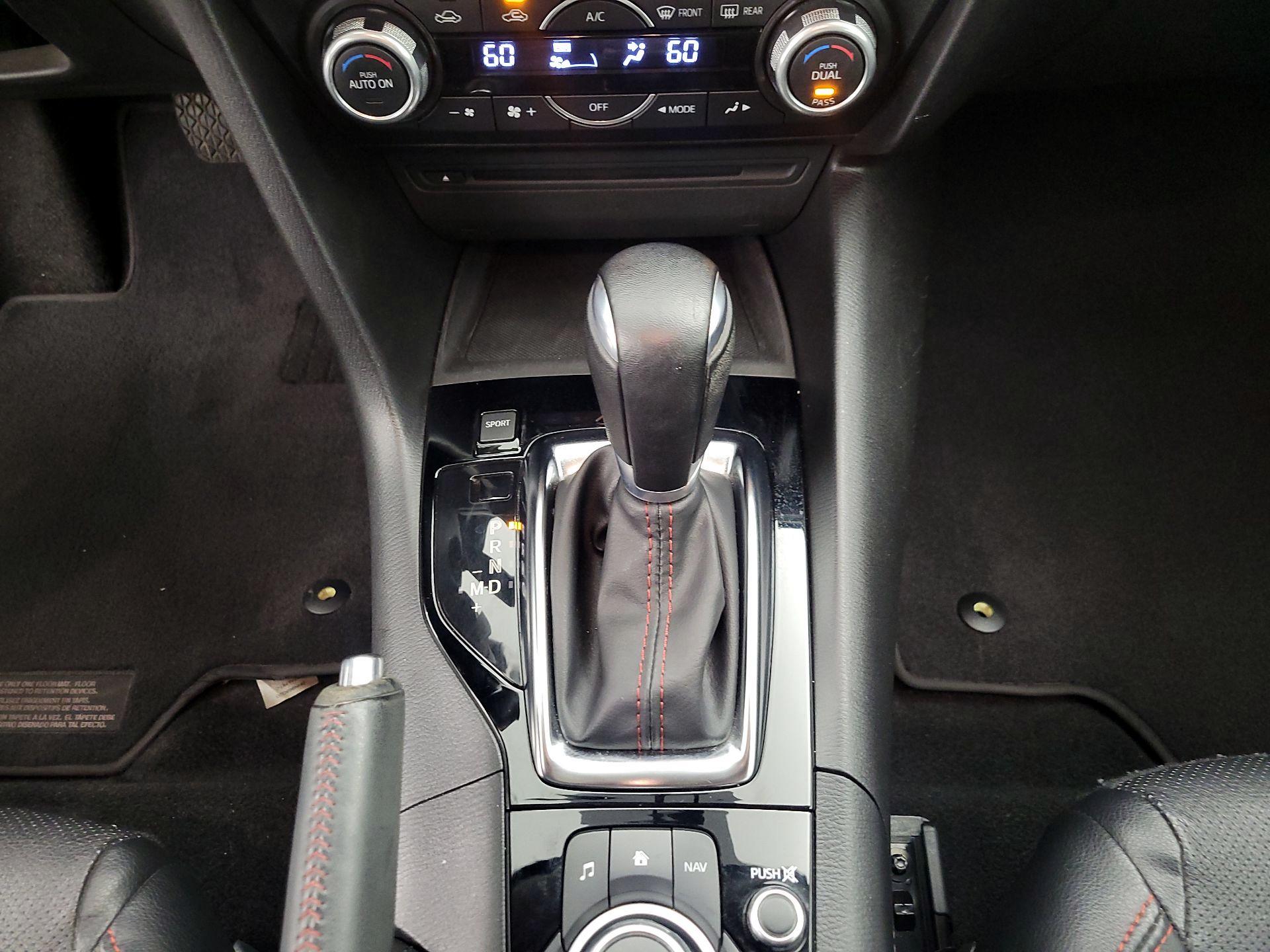 Thumbnail: 2015 Mazda Mazda3 - 18