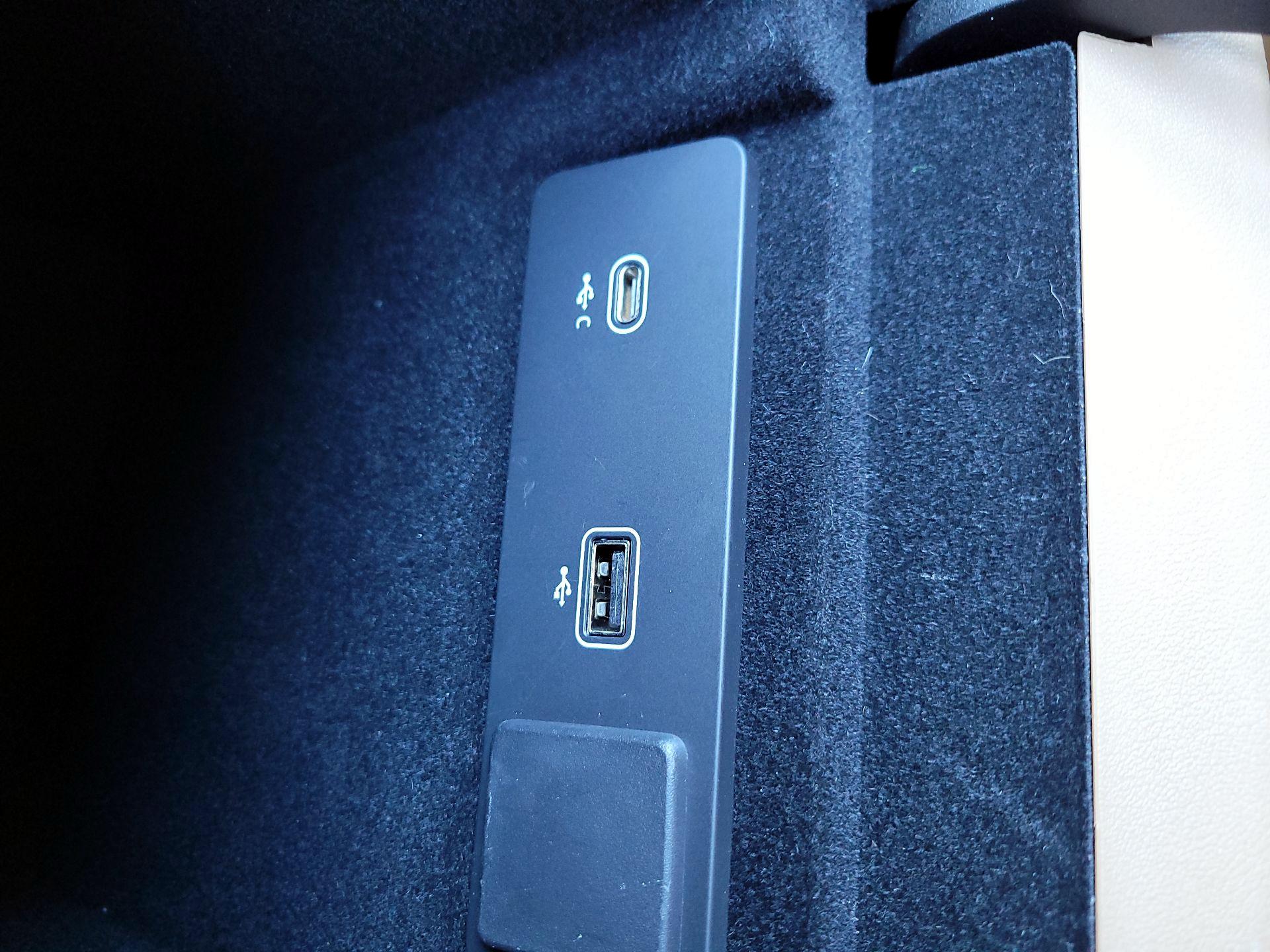 Thumbnail: 2022 Jaguar F-Pace - 19