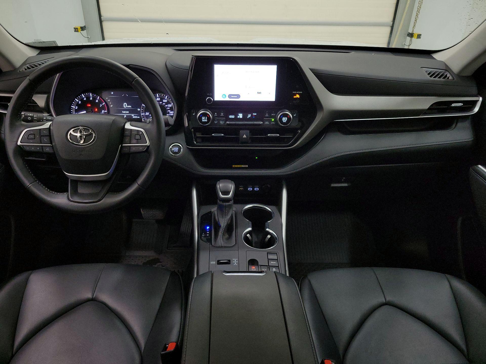 Thumbnail: 2023 Toyota Highlander - 9