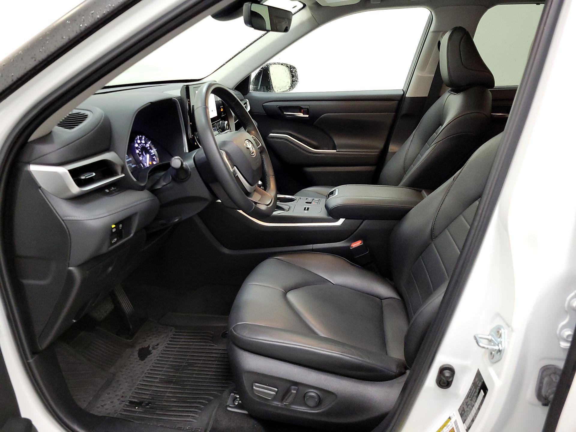 Thumbnail: 2023 Toyota Highlander - 11