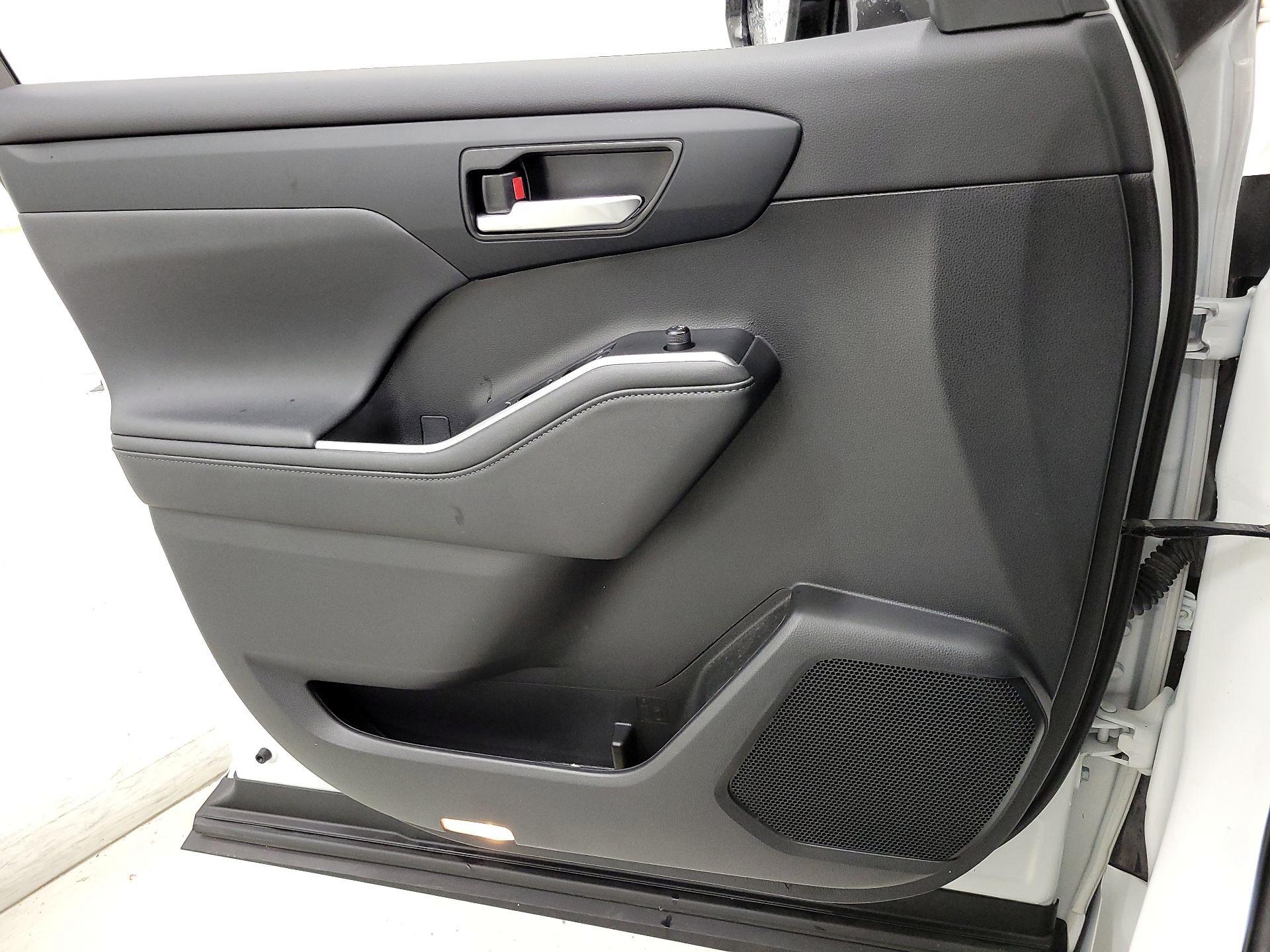 Thumbnail: 2023 Toyota Highlander - 12