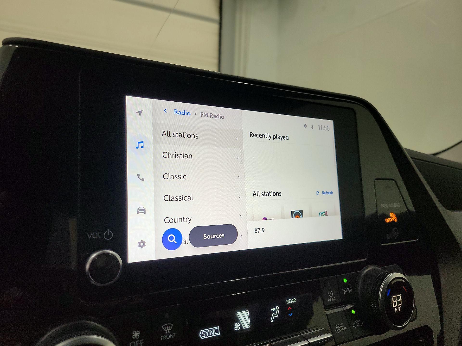 Thumbnail: 2023 Toyota Highlander - 15