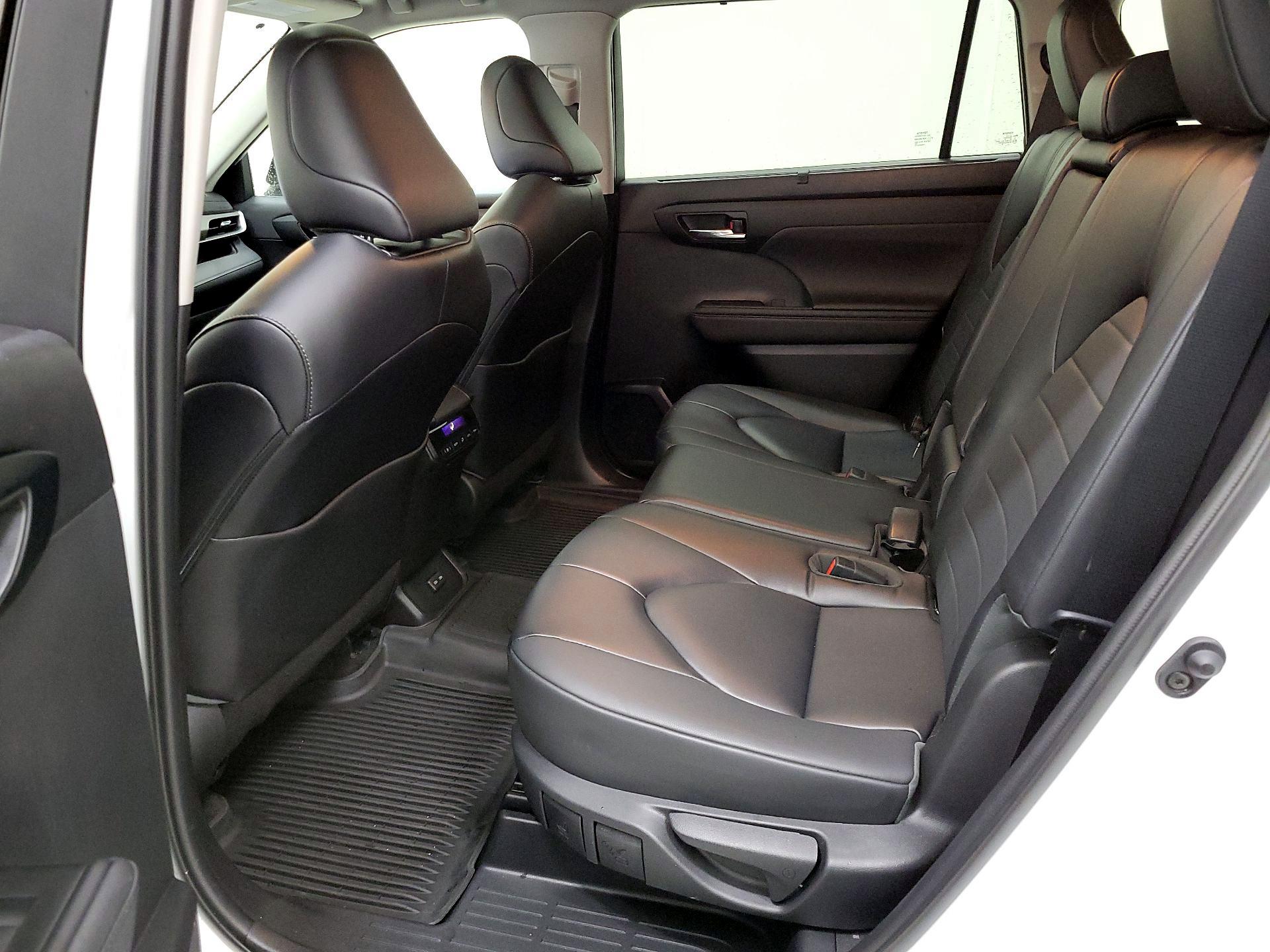 Thumbnail: 2023 Toyota Highlander - 20