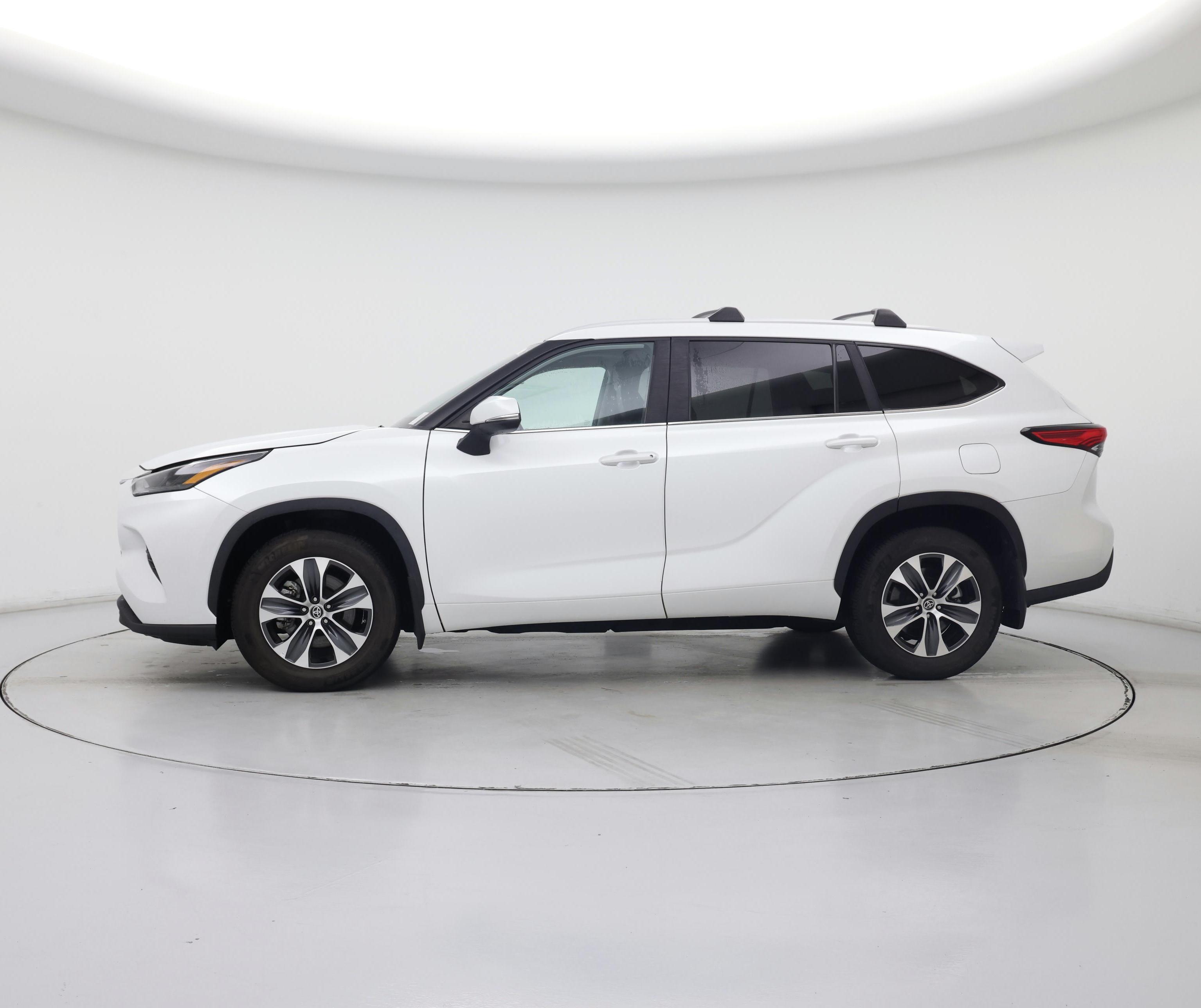 Thumbnail: 2023 Toyota Highlander - 3