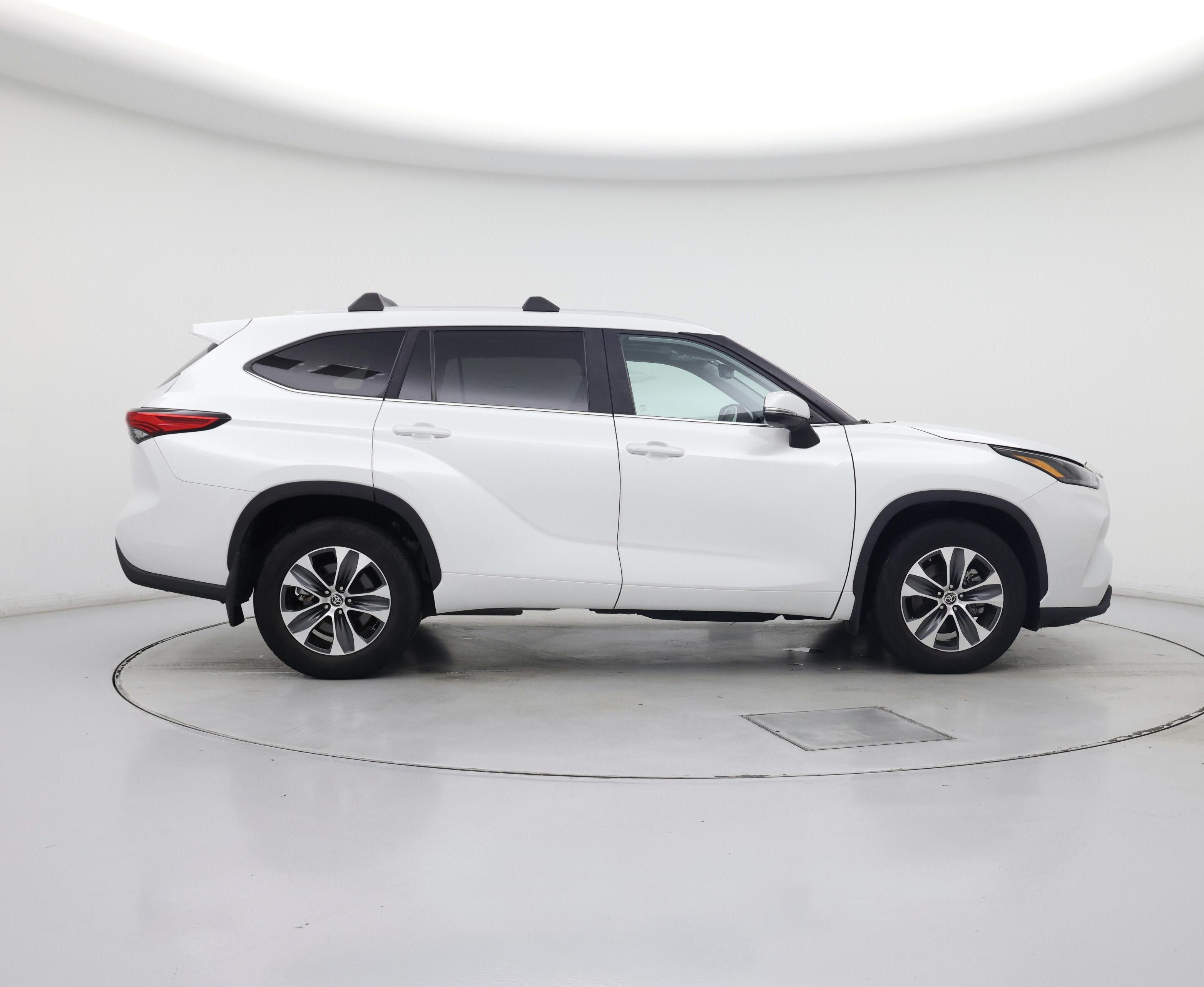 Thumbnail: 2023 Toyota Highlander - 7