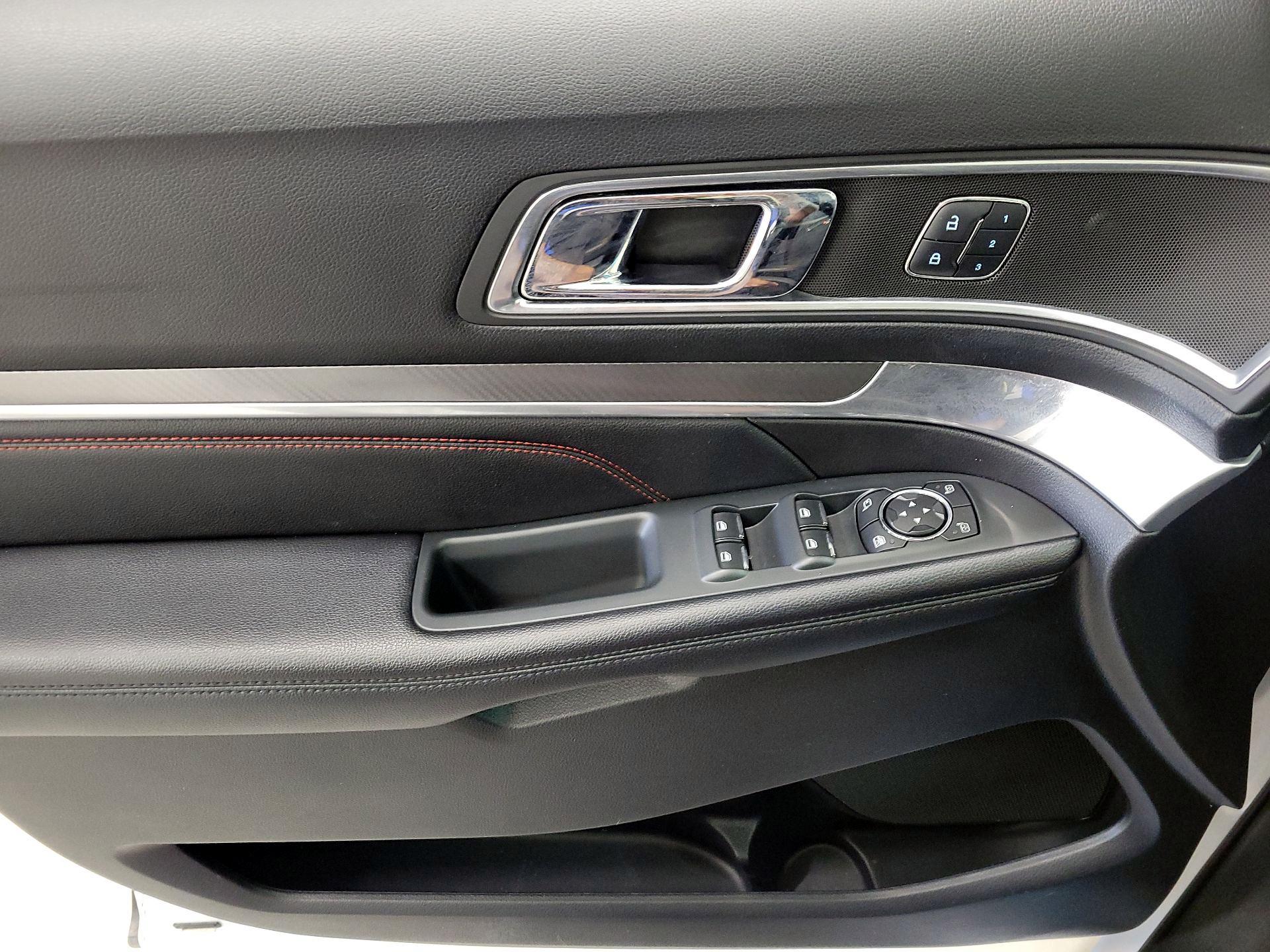 Thumbnail: 2016 Ford Explorer - 12