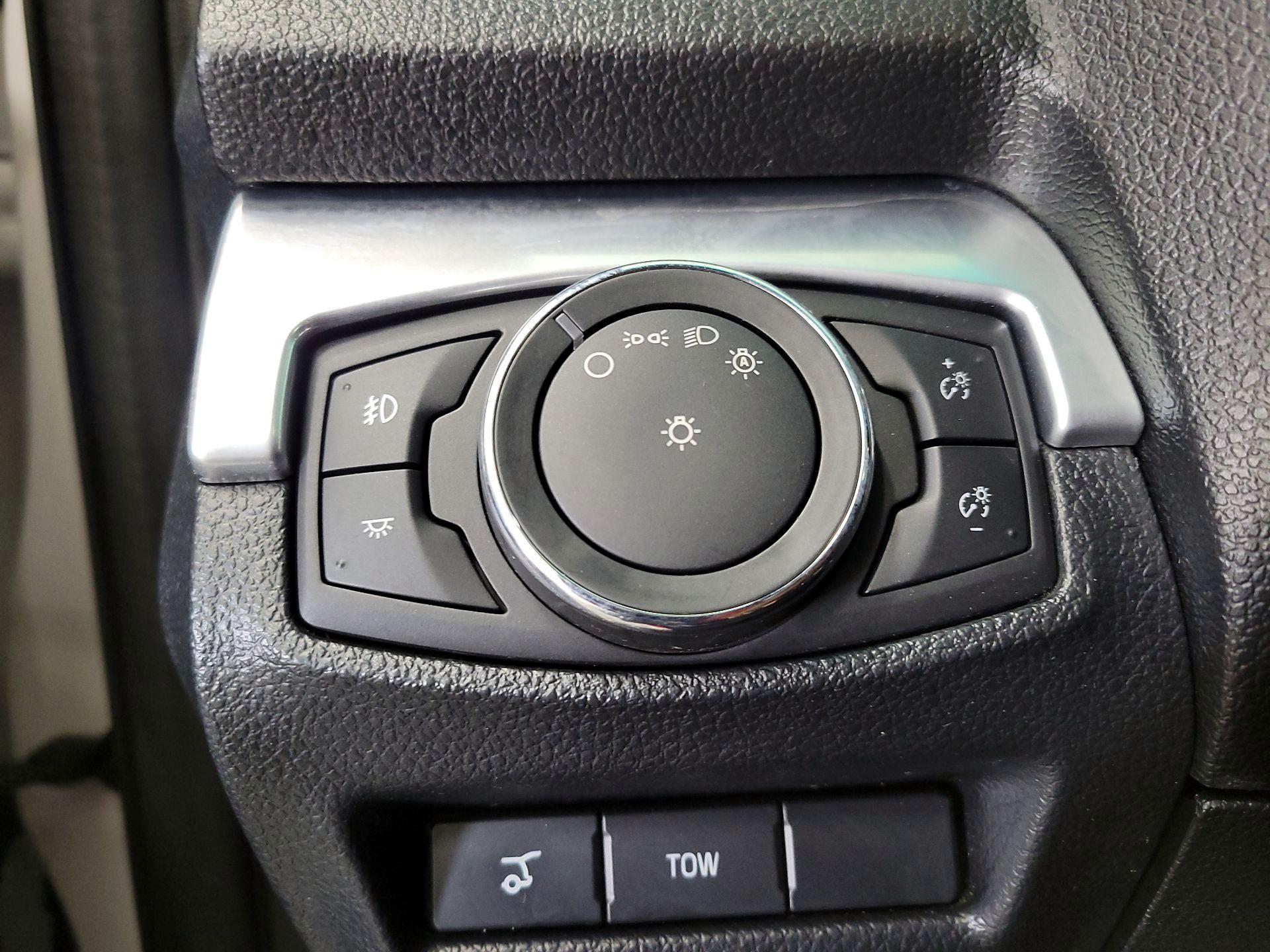 Thumbnail: 2016 Ford Explorer - 13
