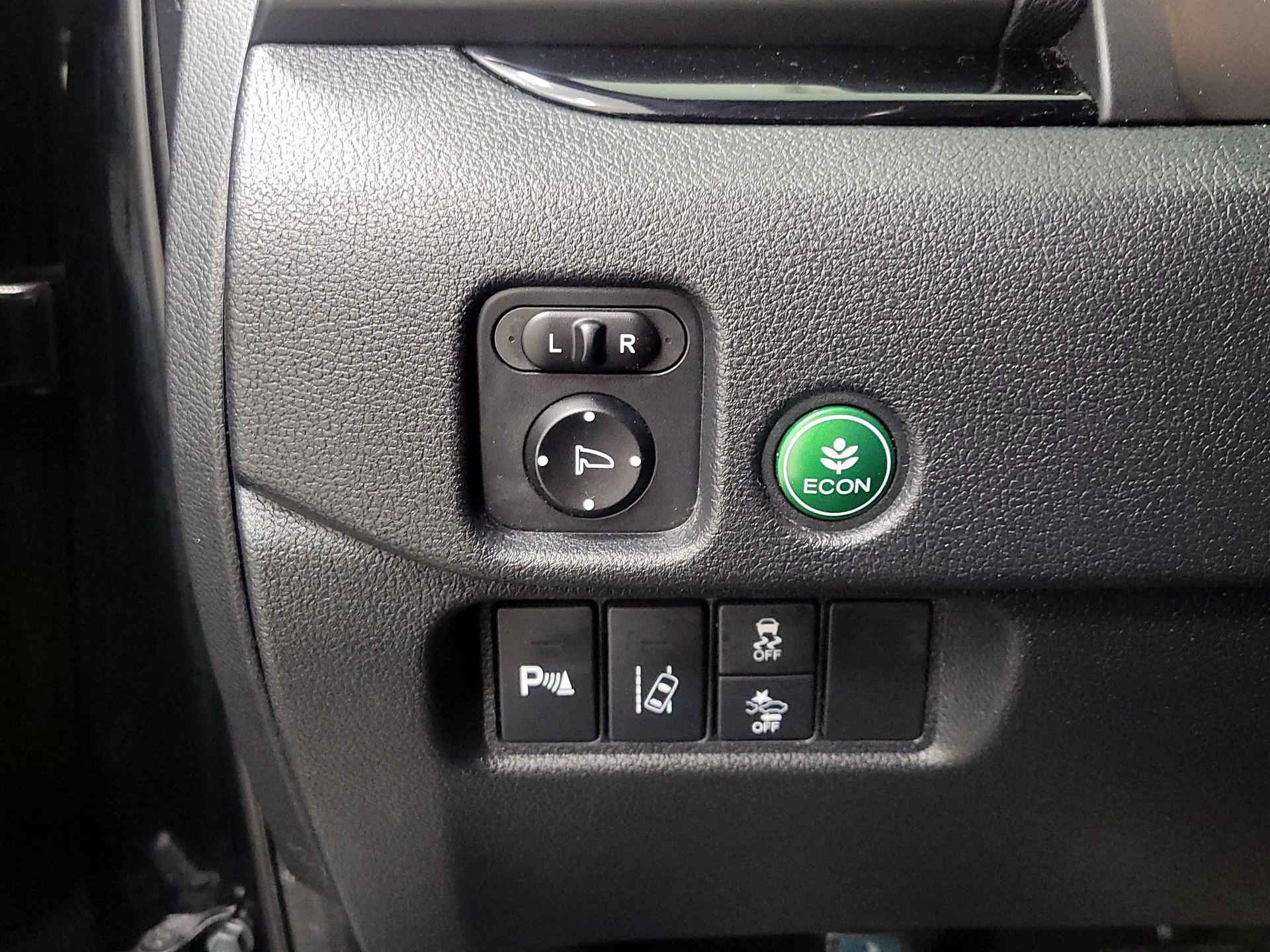 Thumbnail: 2016 Honda Pilot - 13