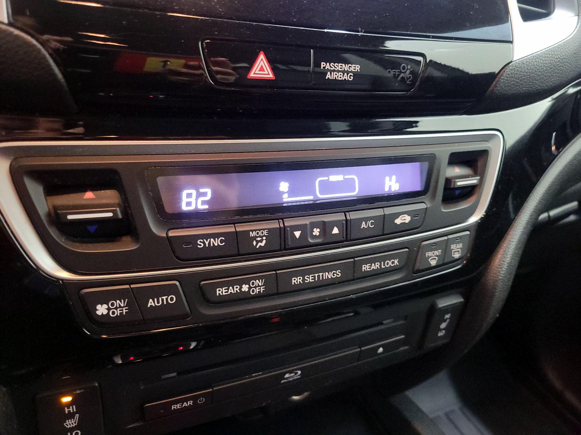 Thumbnail: 2016 Honda Pilot - 17