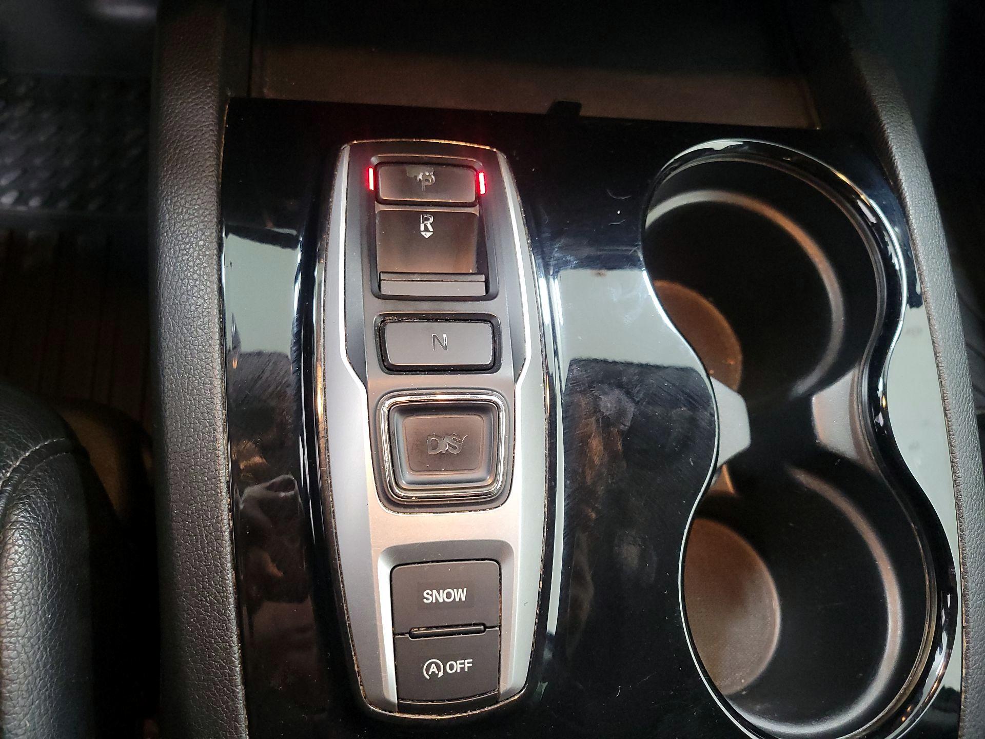 Thumbnail: 2016 Honda Pilot - 18