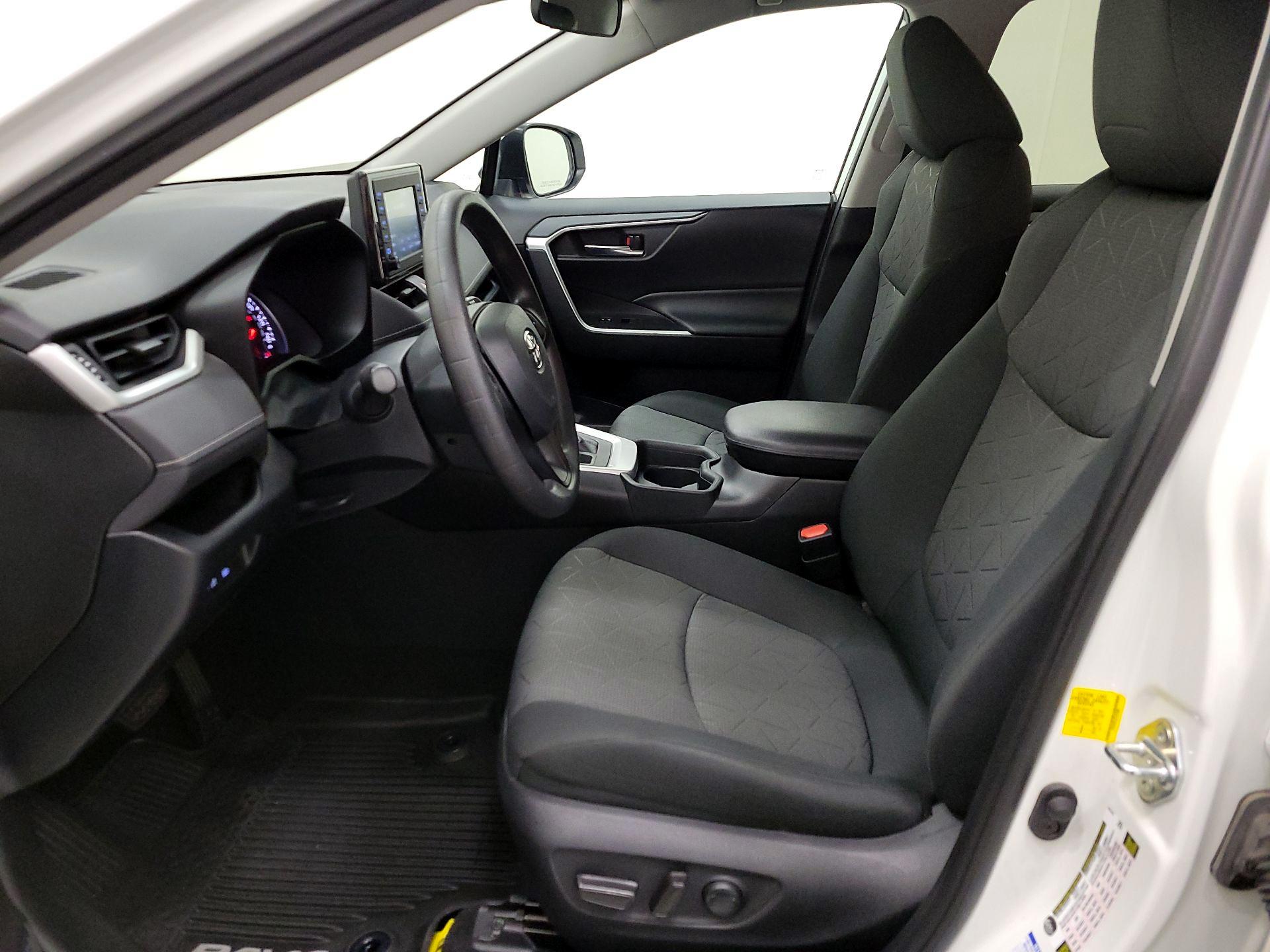 Thumbnail: 2020 Toyota RAV4 - 11