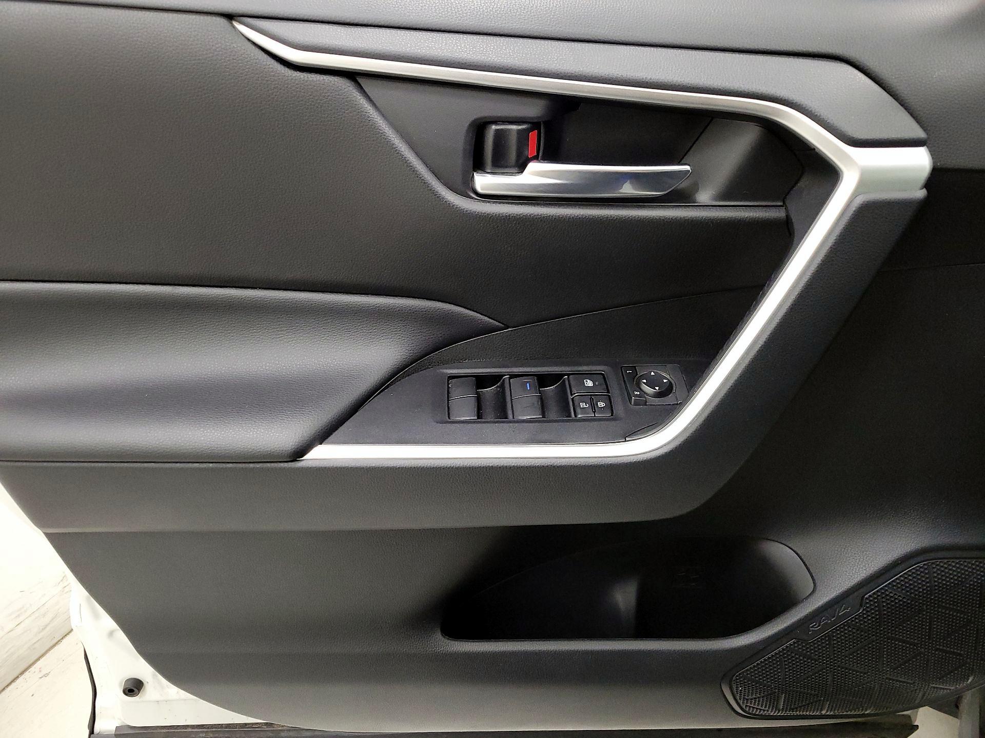 Thumbnail: 2020 Toyota RAV4 - 12