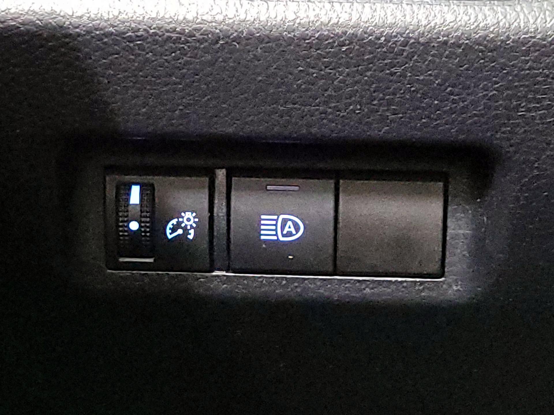 Thumbnail: 2020 Toyota RAV4 - 13