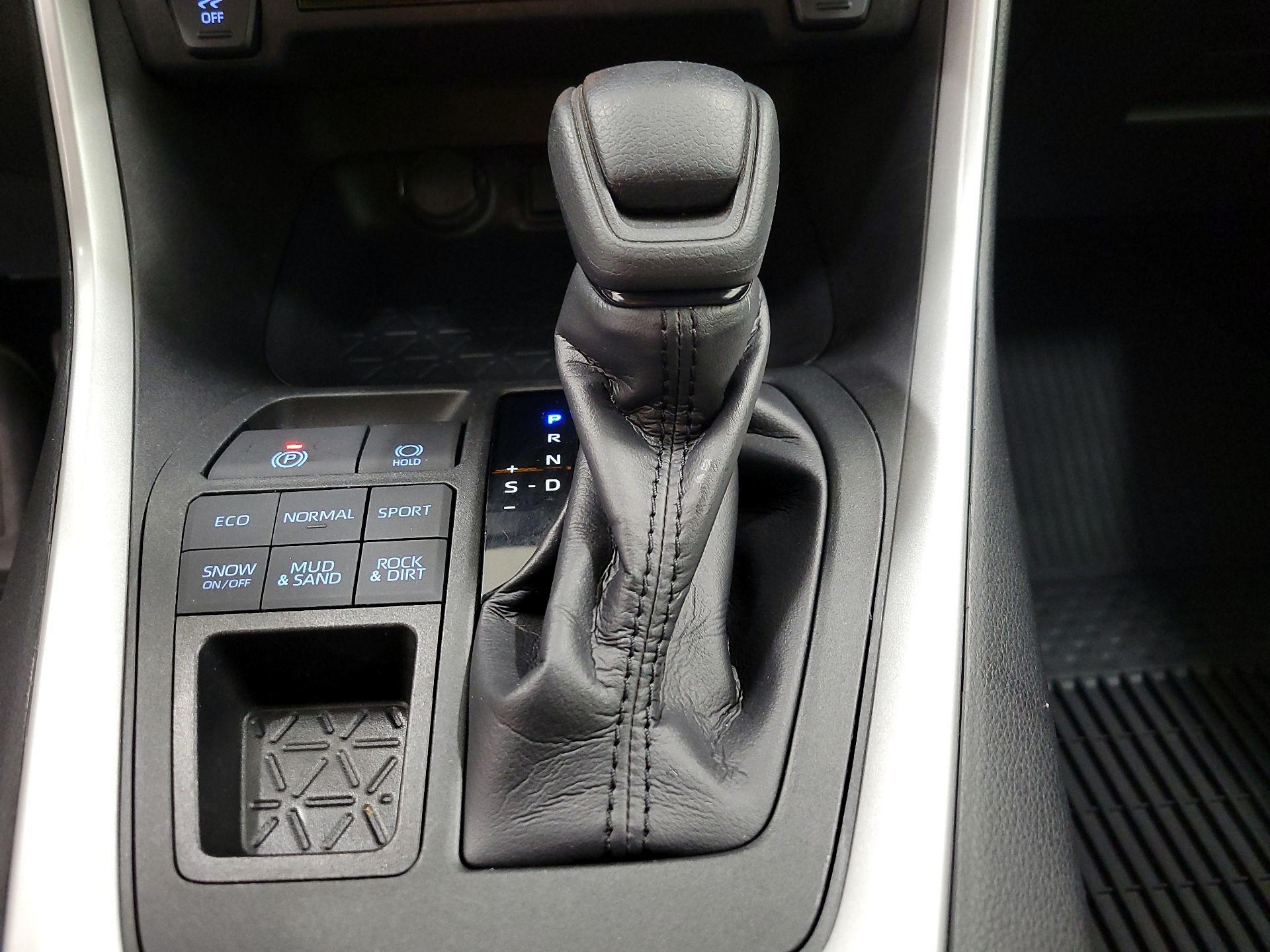 Thumbnail: 2020 Toyota RAV4 - 17