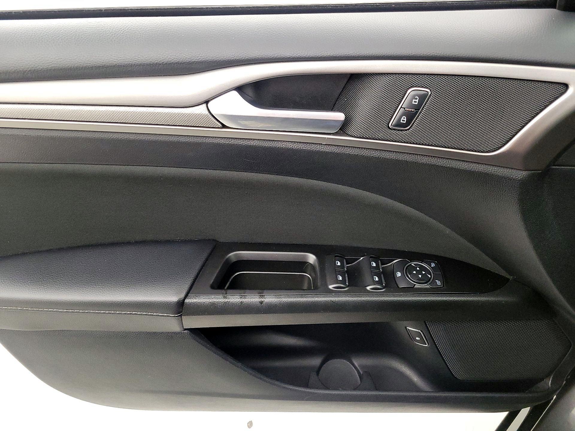 Thumbnail: 2017 Ford Fusion - 12