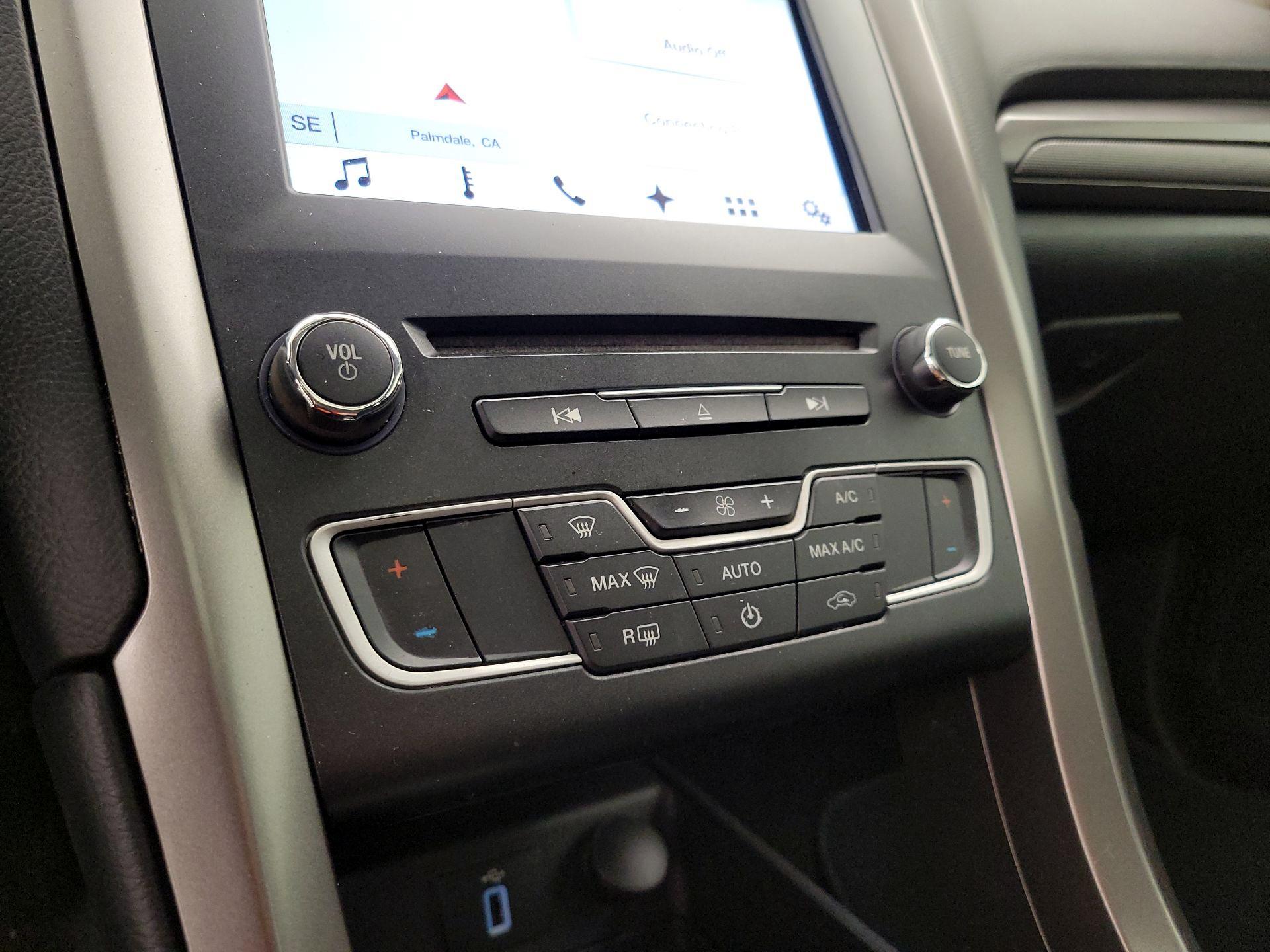 Thumbnail: 2017 Ford Fusion - 17