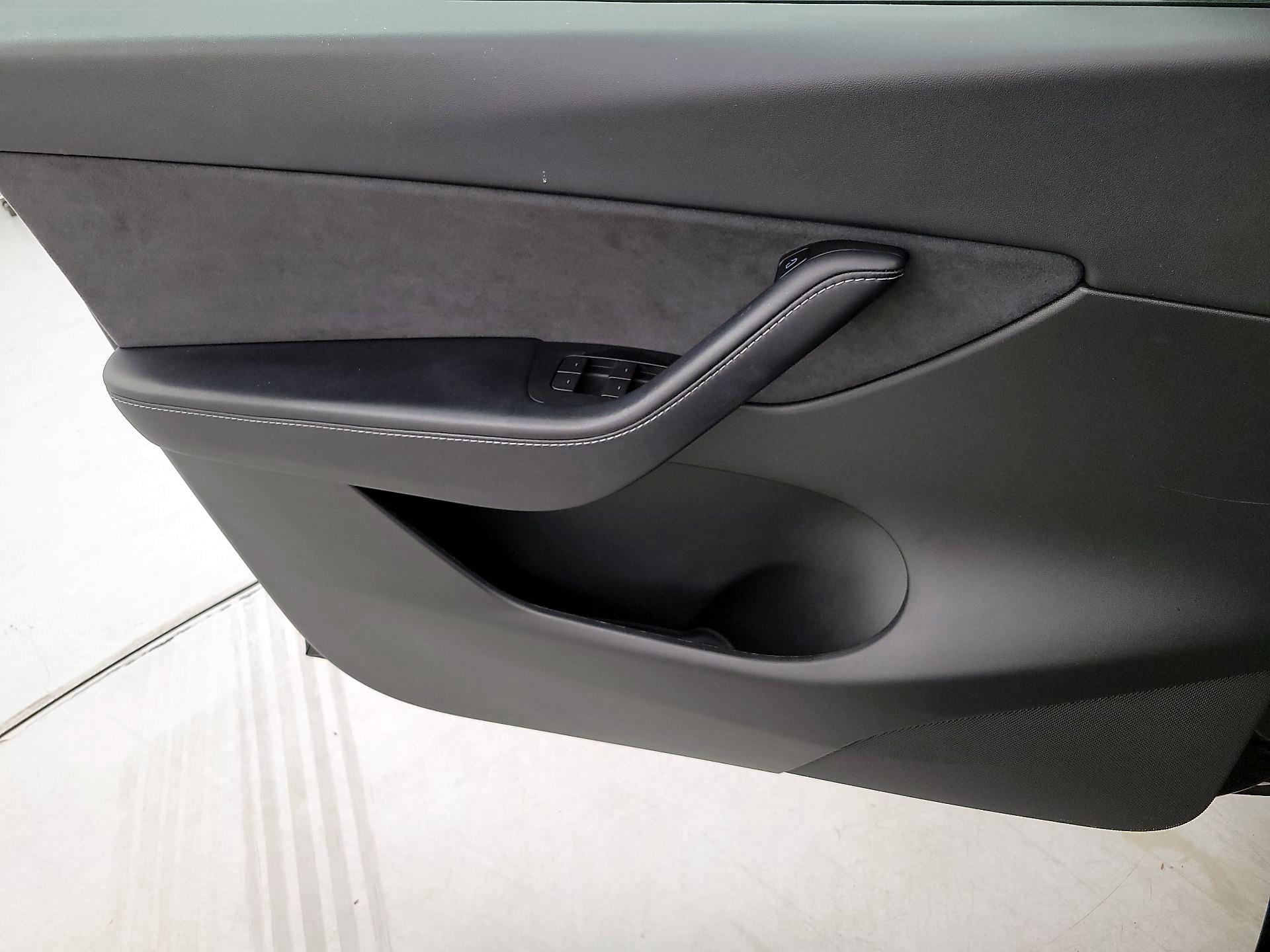 Thumbnail: 2022 Tesla Model Y - 10