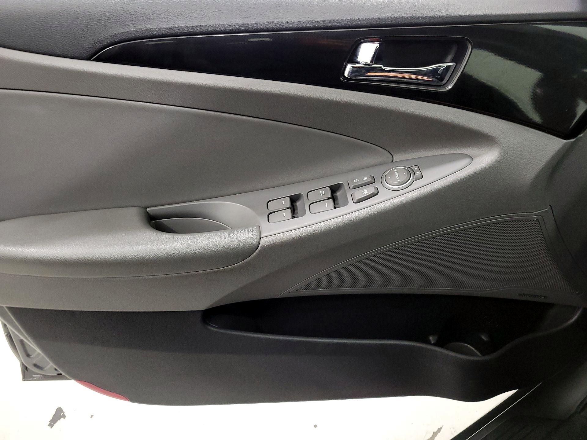 Thumbnail: 2014 Hyundai Sonata - 12