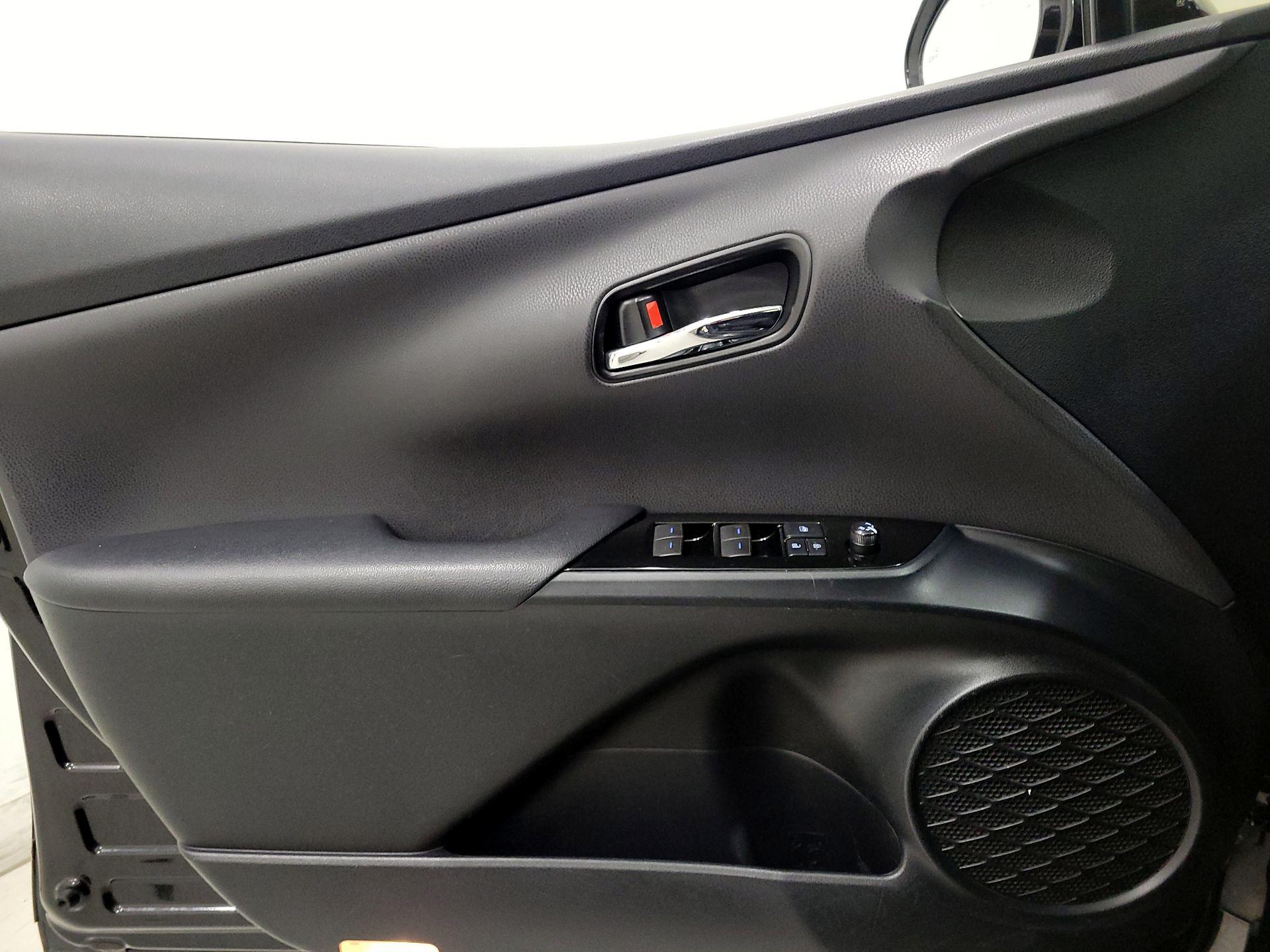 Thumbnail: 2020 Toyota Prius - 12