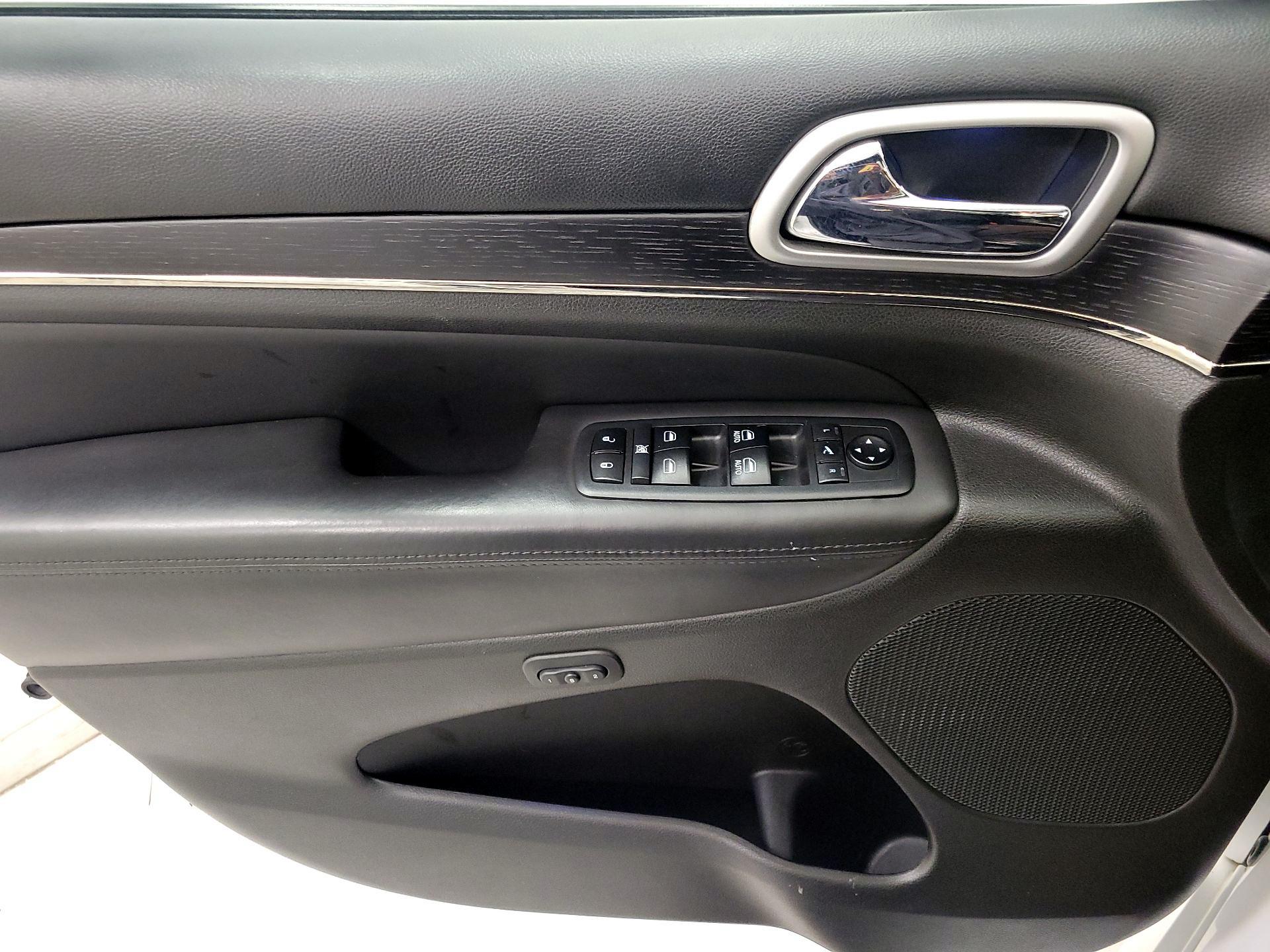 Thumbnail: 2018 Jeep Grand Cherokee - 12