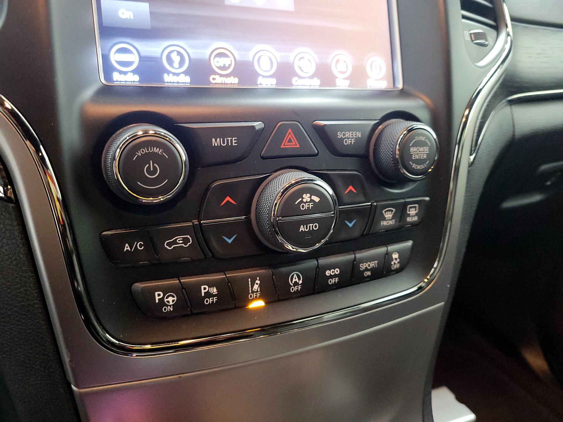 Thumbnail: 2018 Jeep Grand Cherokee - 17