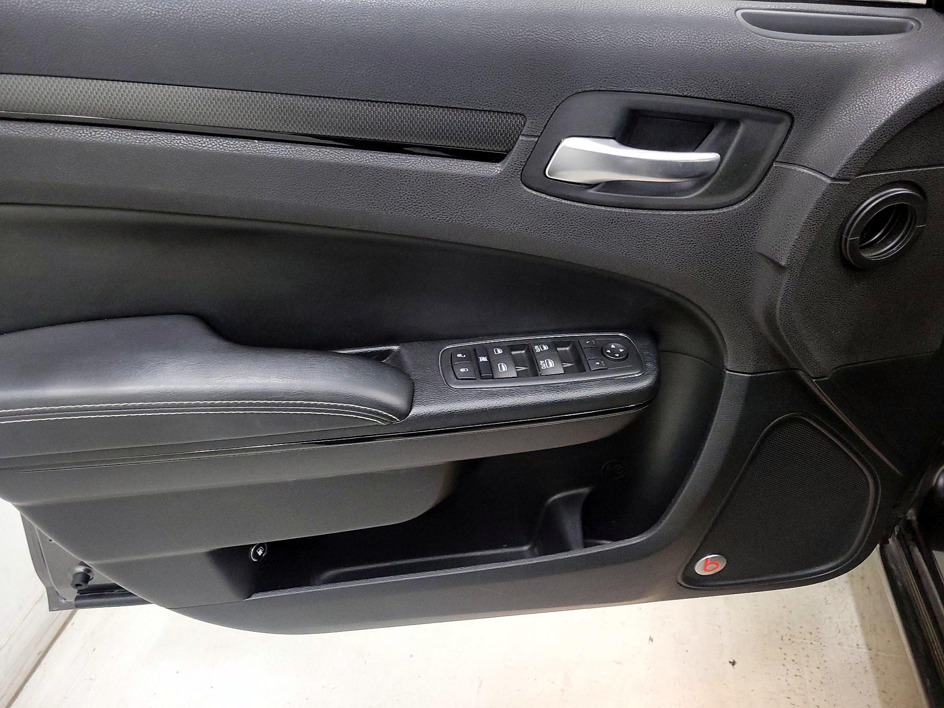 Thumbnail: 2016 Chrysler 300 - 12