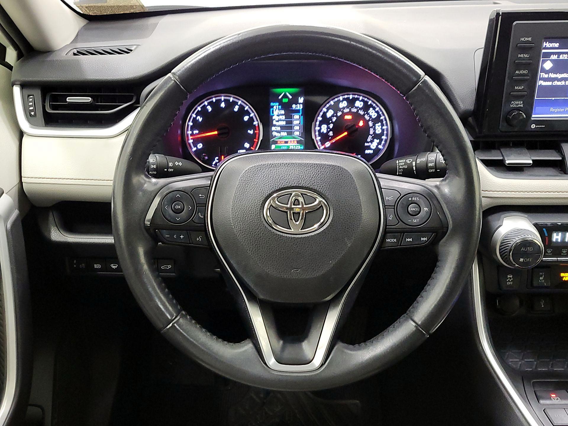 Thumbnail: 2020 Toyota RAV4 - 10