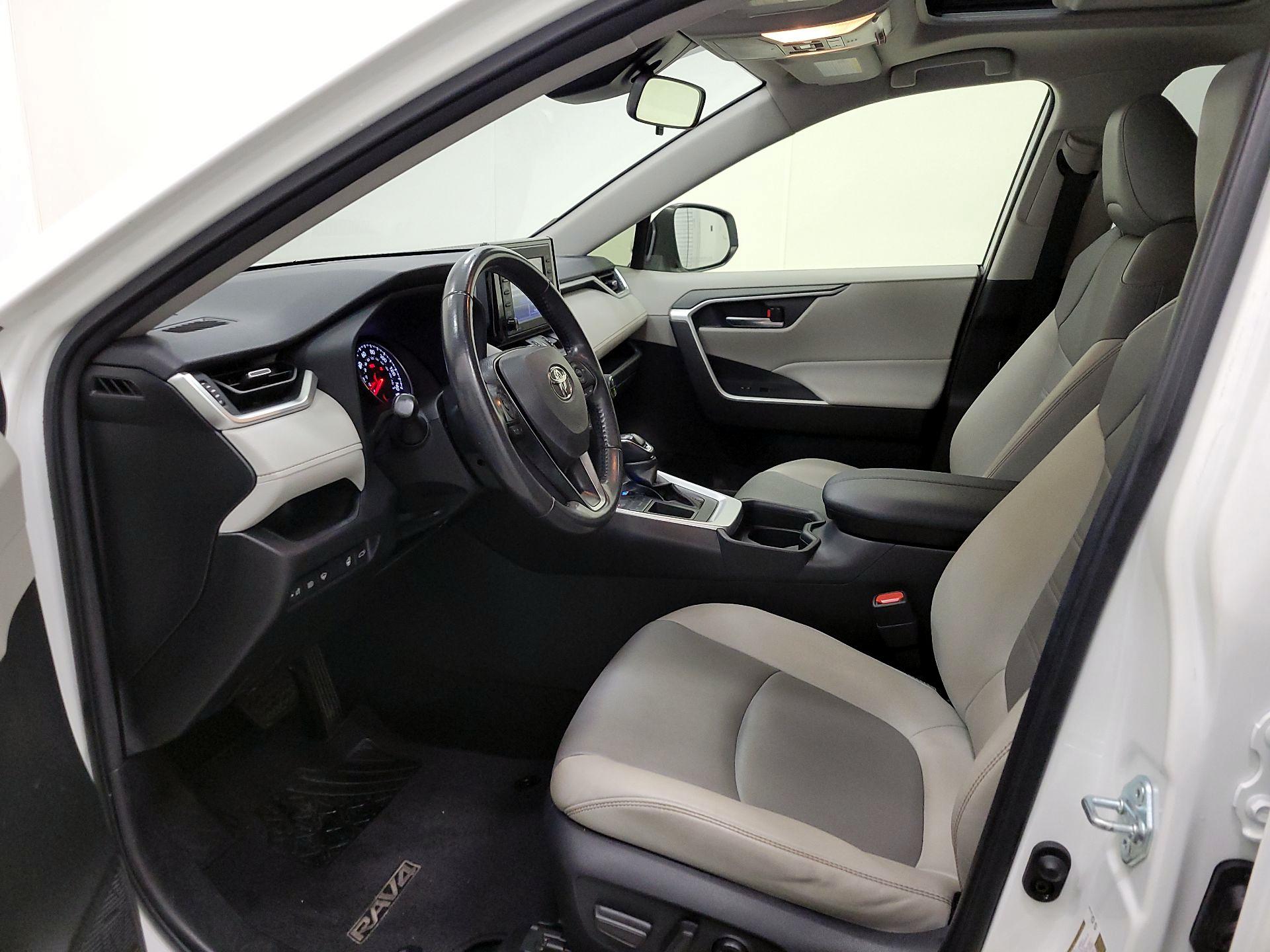 Thumbnail: 2020 Toyota RAV4 - 11