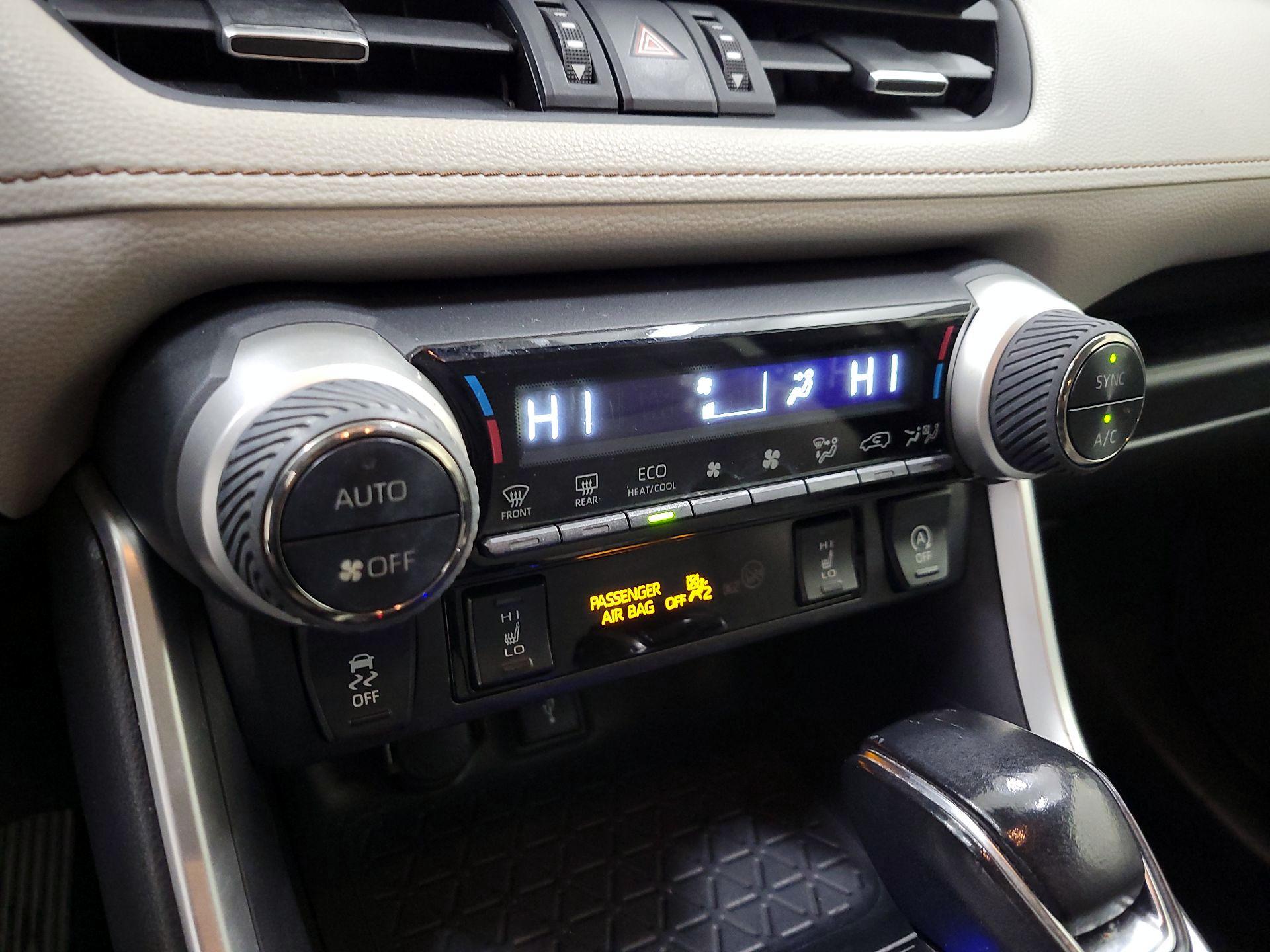 Thumbnail: 2020 Toyota RAV4 - 16