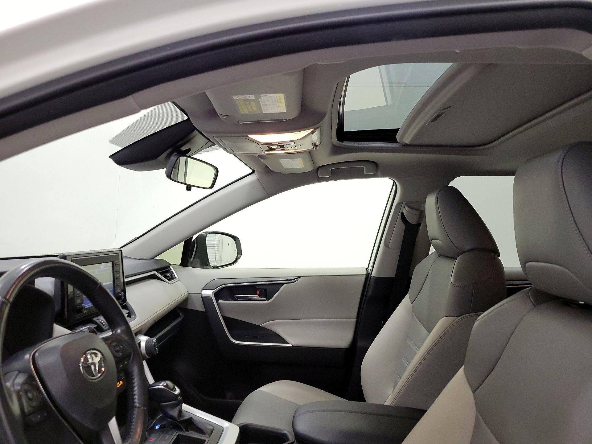 Thumbnail: 2020 Toyota RAV4 - 19