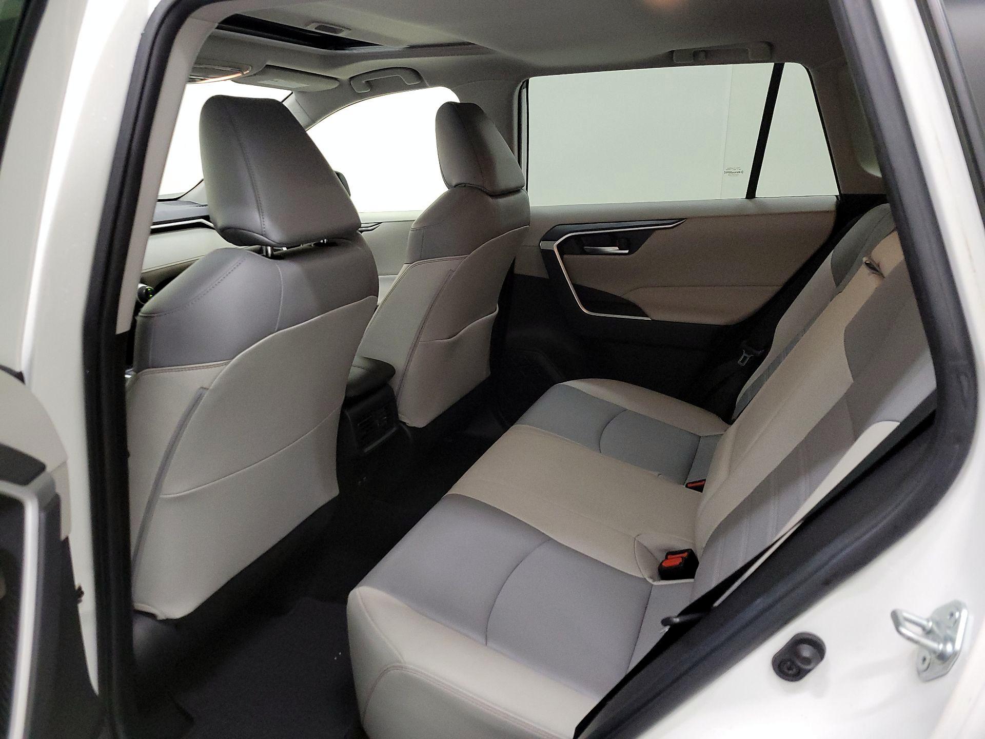 Thumbnail: 2020 Toyota RAV4 - 20