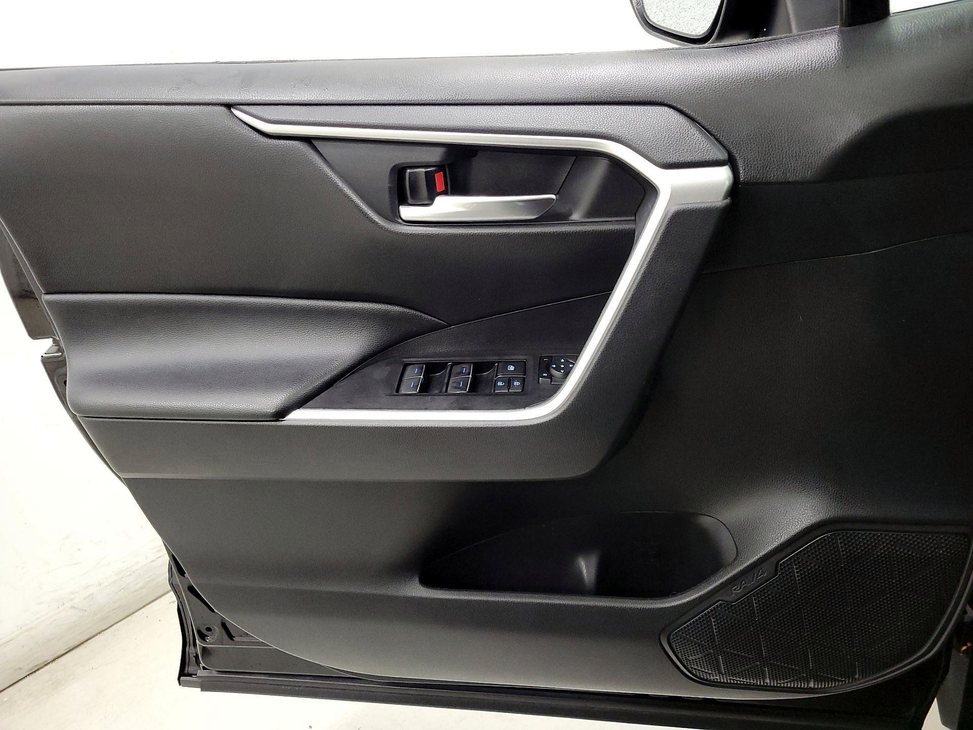 Thumbnail: 2022 Toyota RAV4 - 12