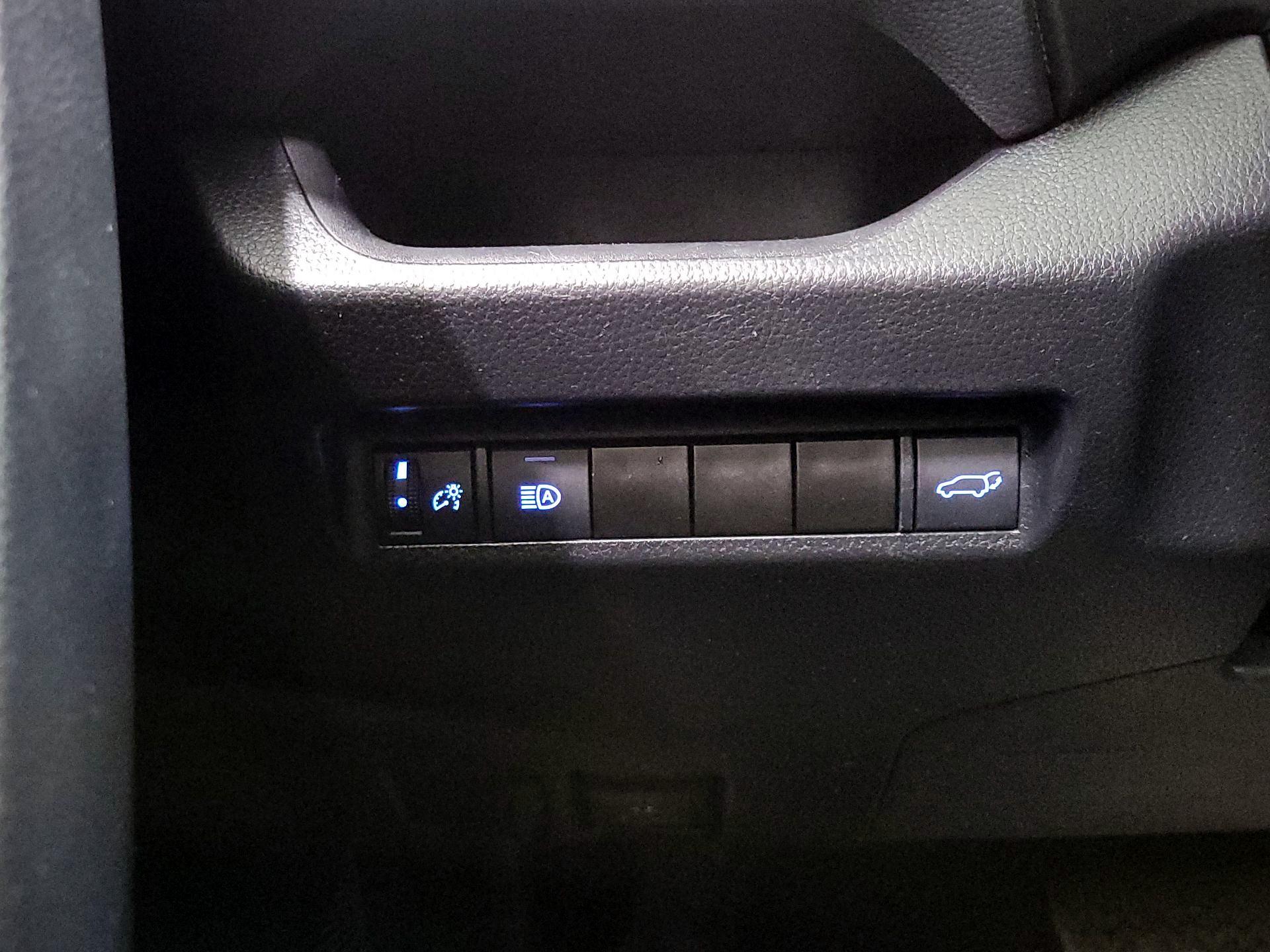 Thumbnail: 2022 Toyota RAV4 - 13