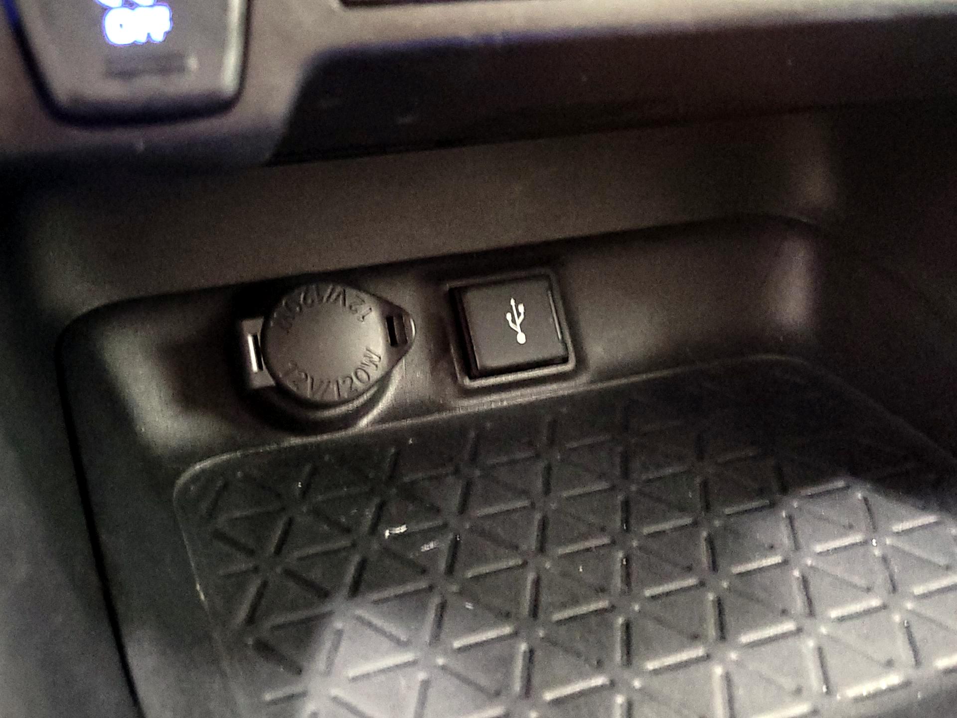 Thumbnail: 2022 Toyota RAV4 - 18